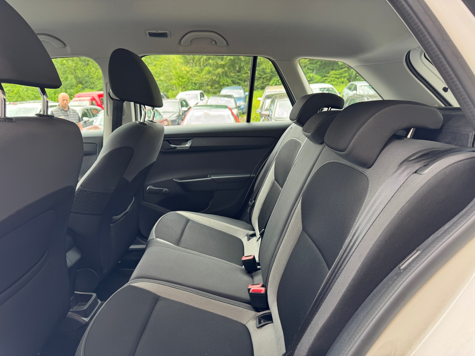SKODA Fabia 1.4 TDI Ambition DSG-image-8