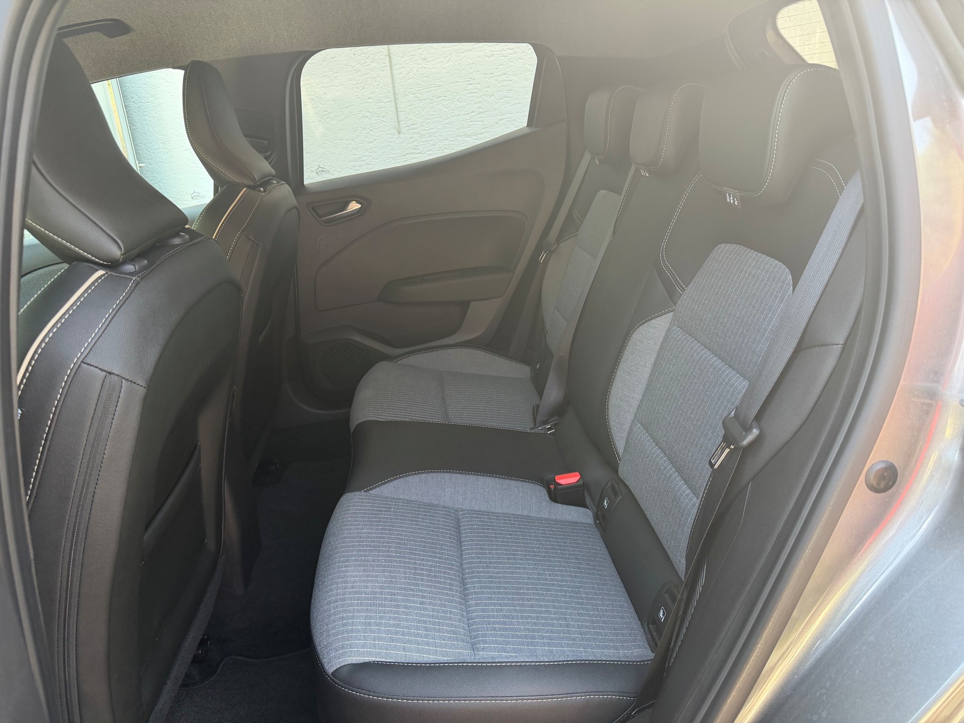 RENAULT Clio 1.6 E-Tech Techno-image-9