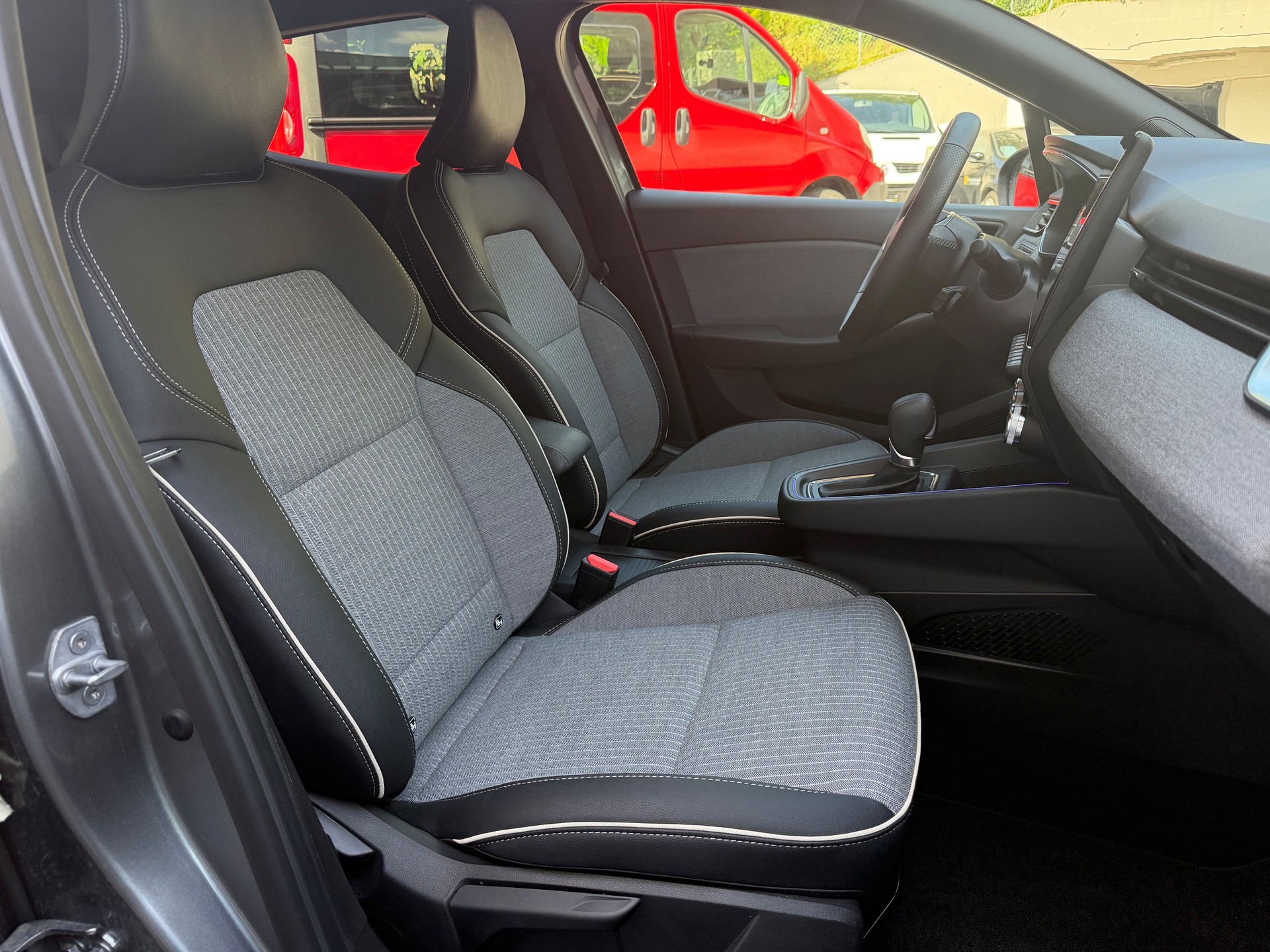 RENAULT Clio 1.6 E-Tech Techno-image-7
