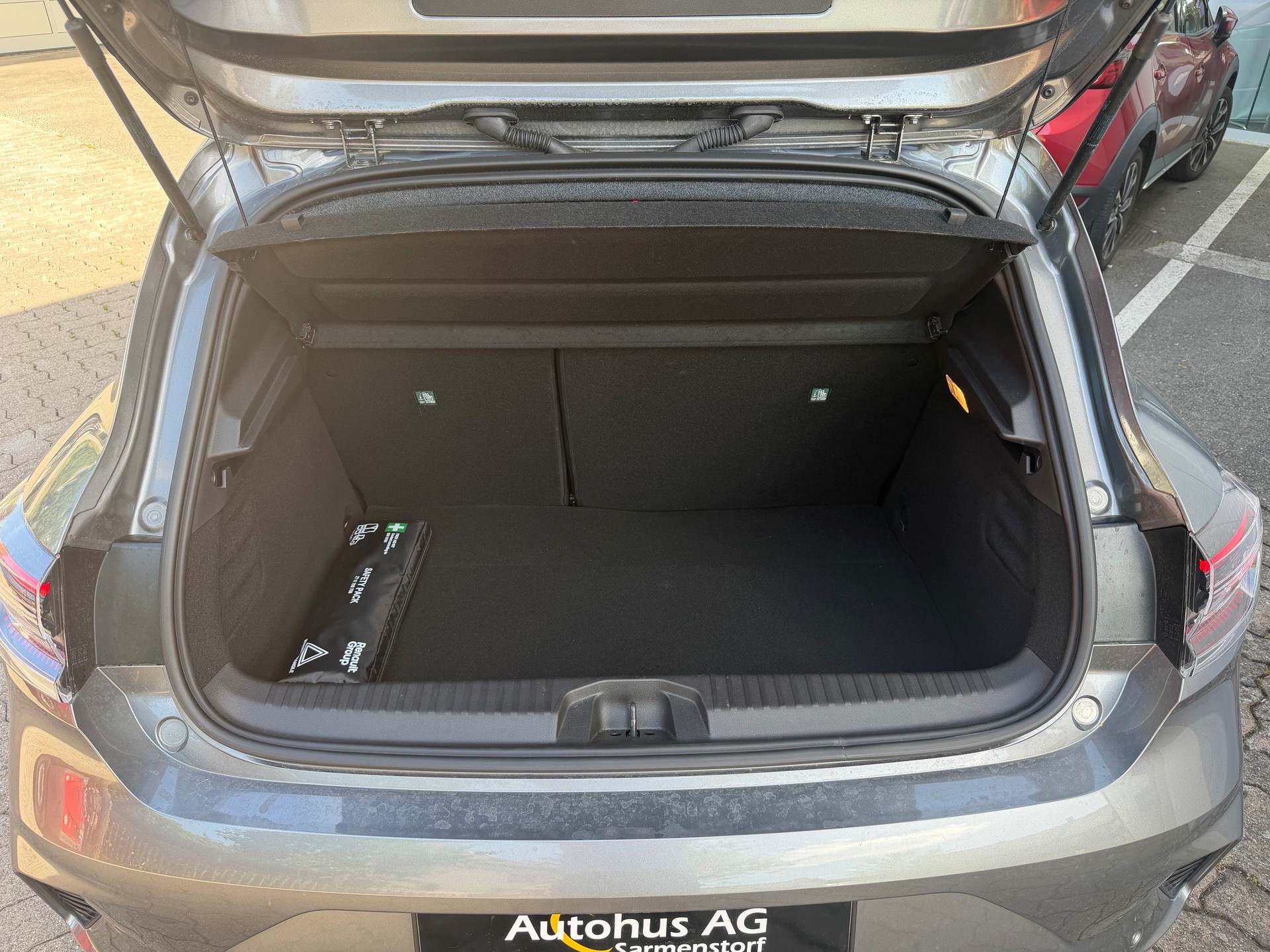 RENAULT Clio 1.6 E-Tech Techno-image-10