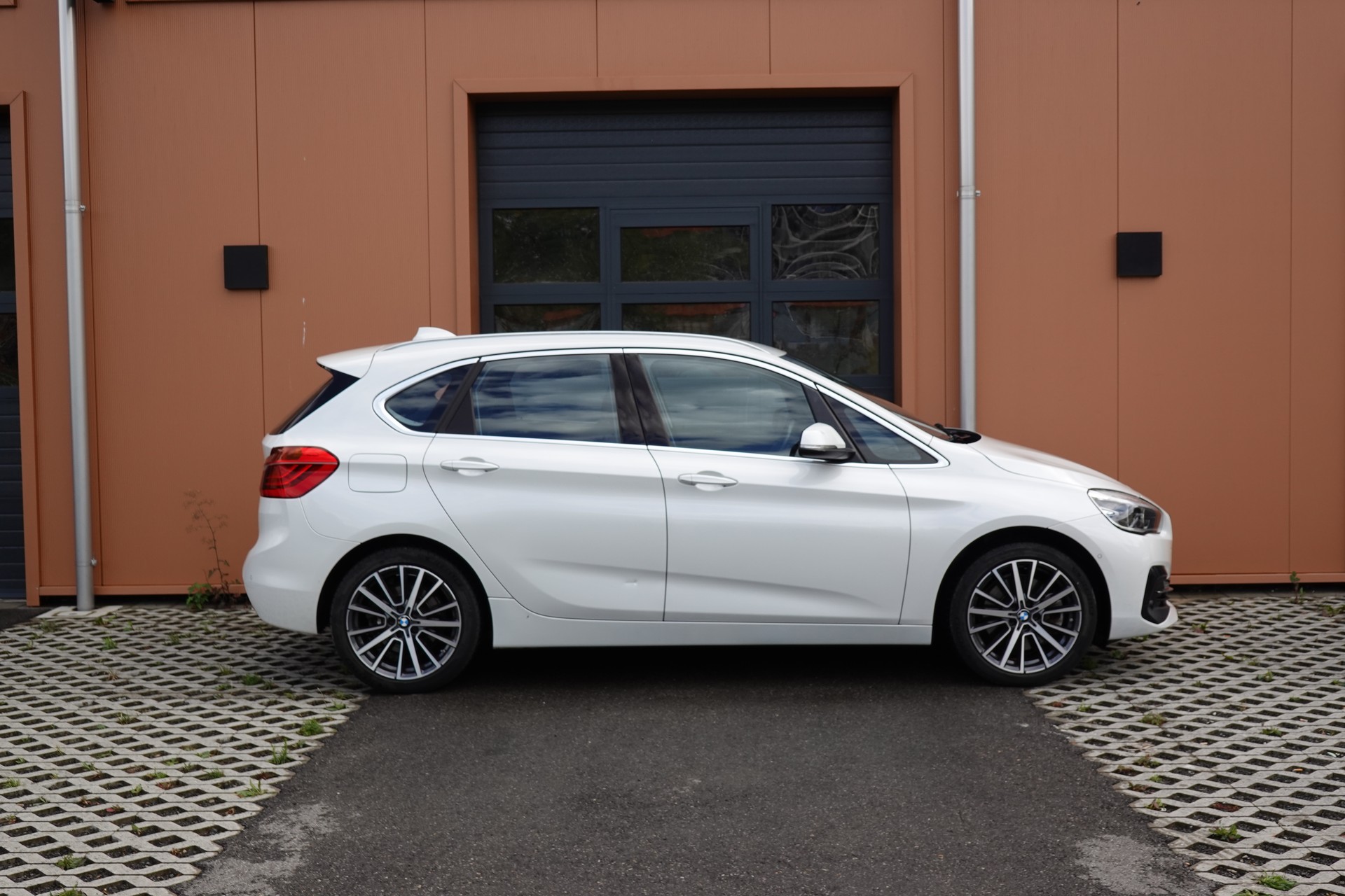 BMW 225xe iPerformance Active Tourer " * Véhicule CH * Caméra + Capteurs * Hayon électrique * Tempomat * Phares automatiques "-image-3