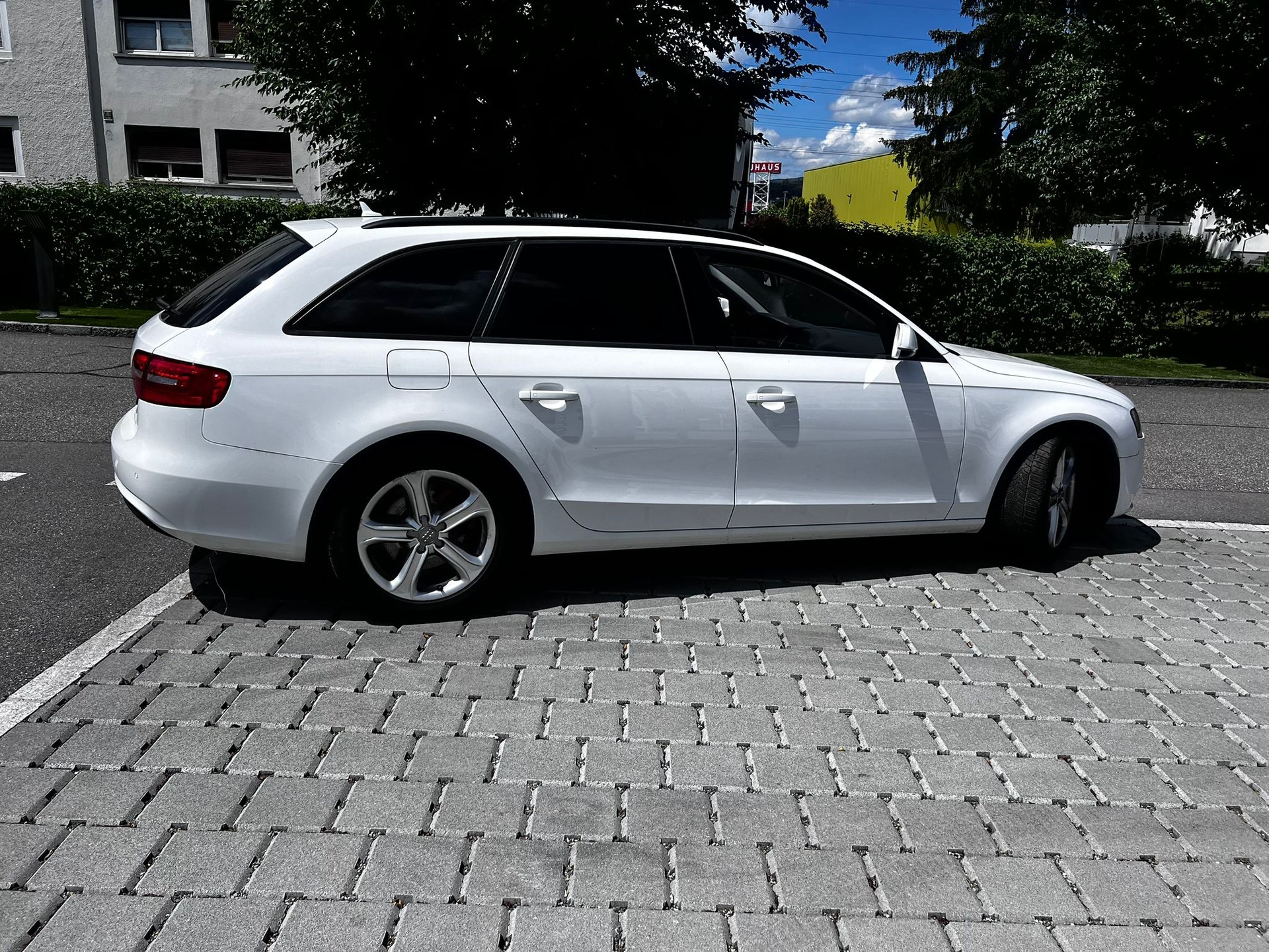 AUDI A4 Avant 2.0 TDI quattro-image-3