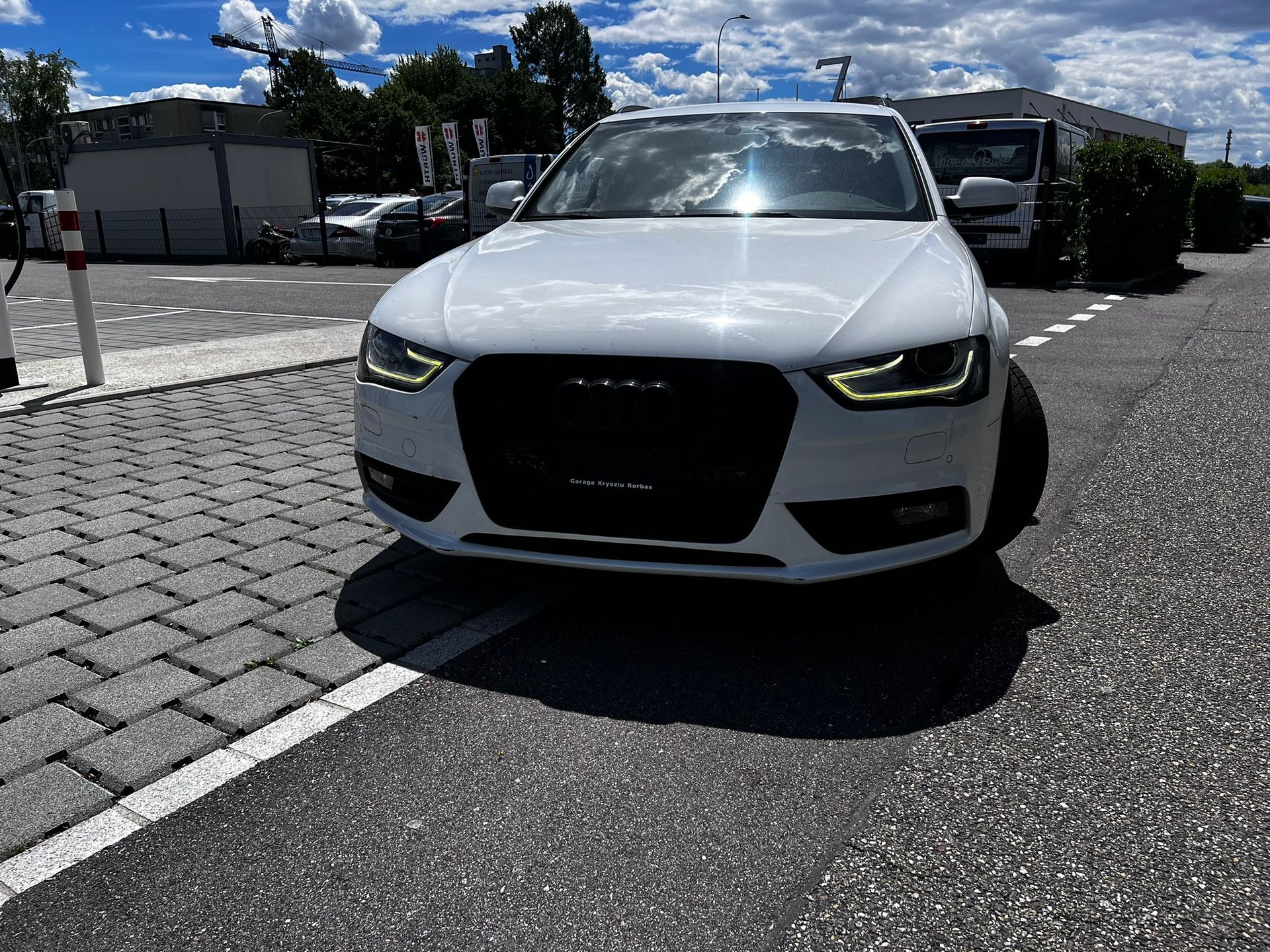 AUDI A4 Avant 2.0 TDI quattro-image-0