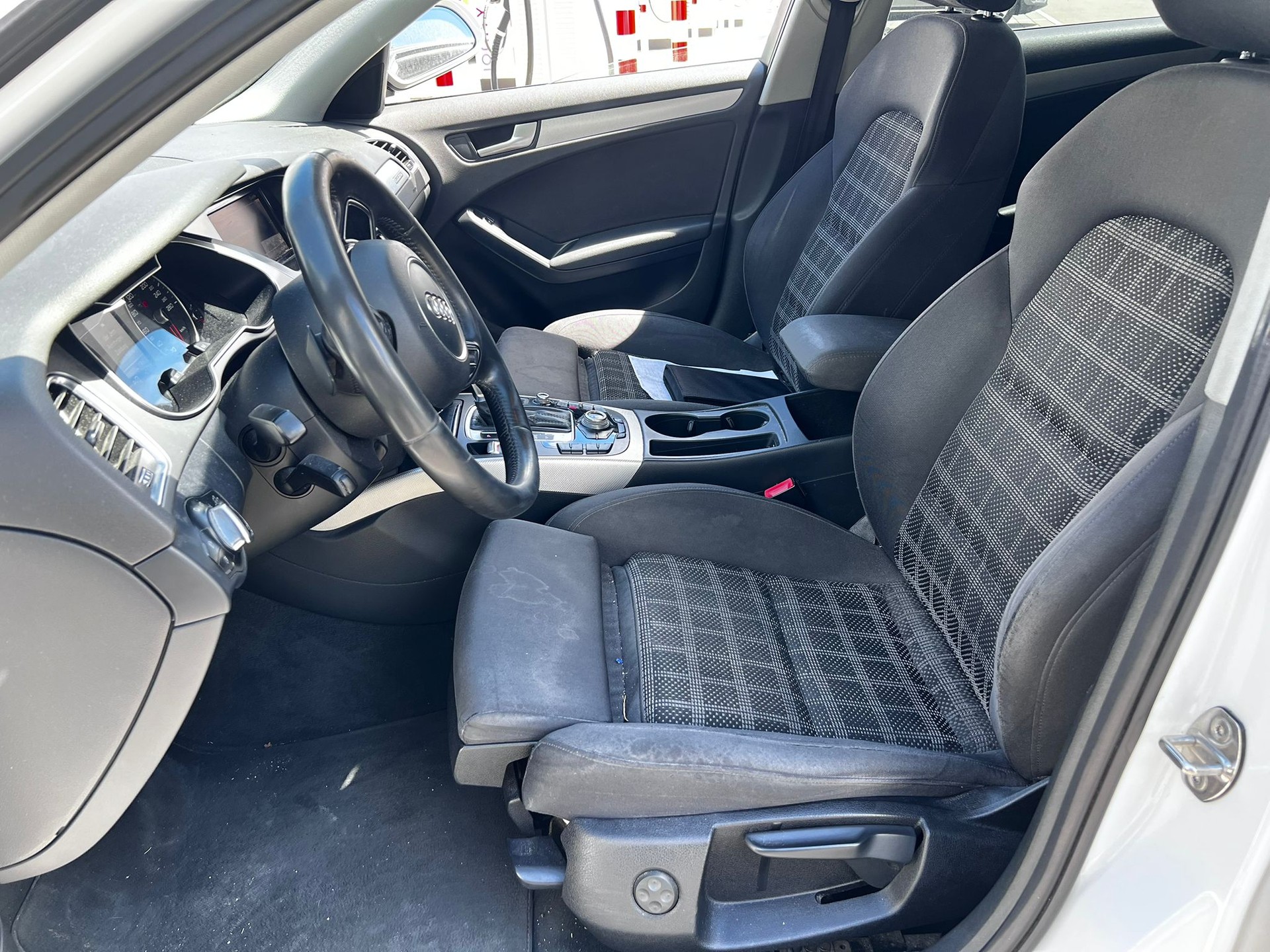 AUDI A4 Avant 2.0 TDI quattro-image-9