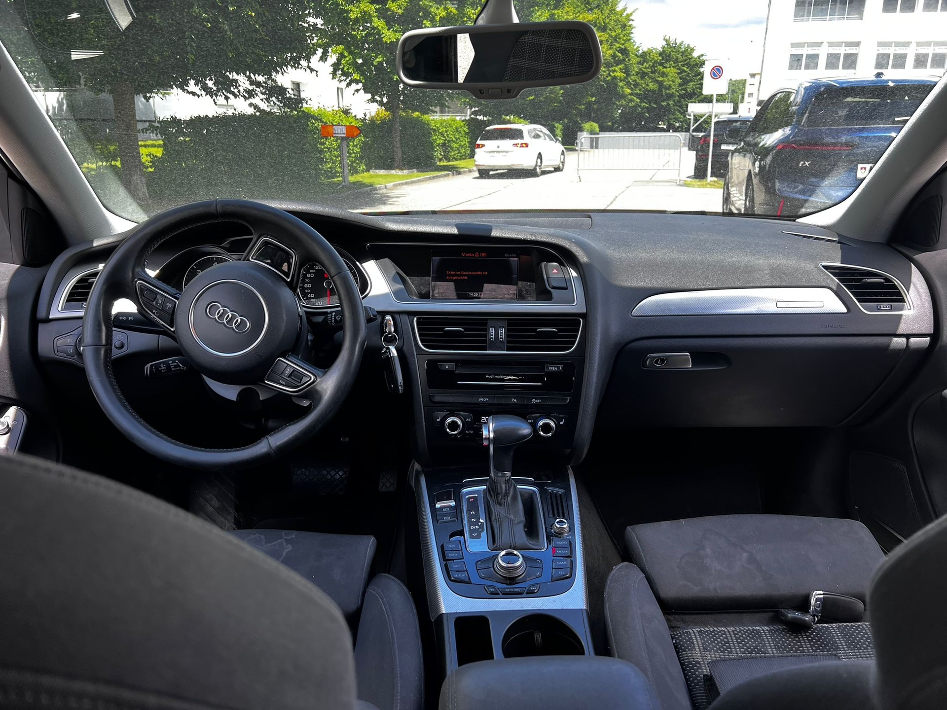 AUDI A4 Avant 2.0 TDI quattro-image-12