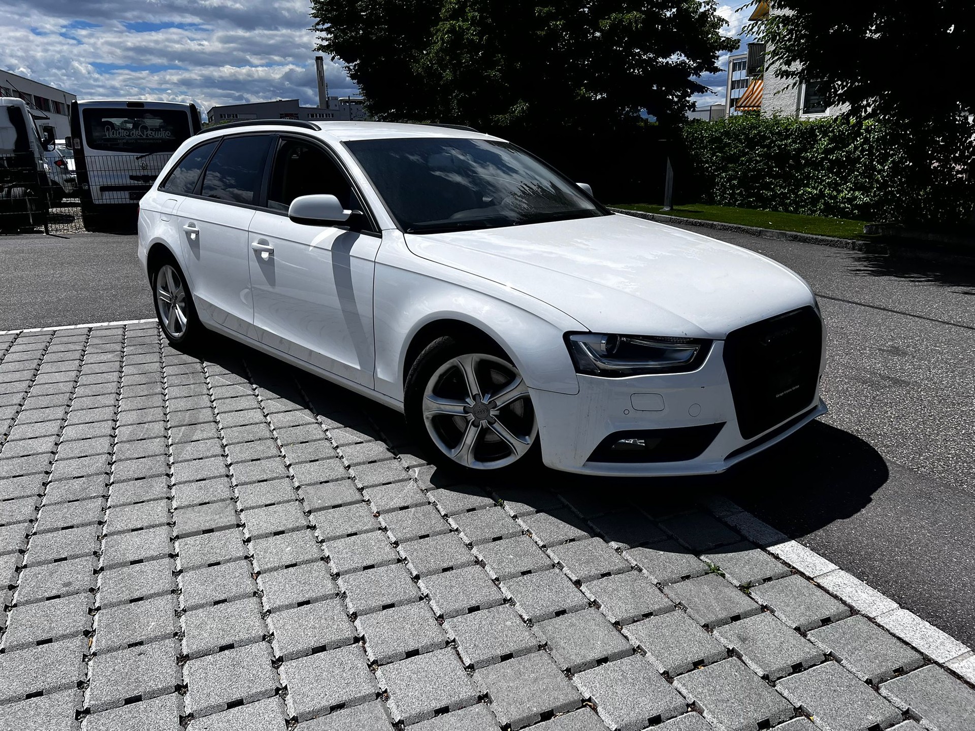 AUDI A4 Avant 2.0 TDI quattro-image-6