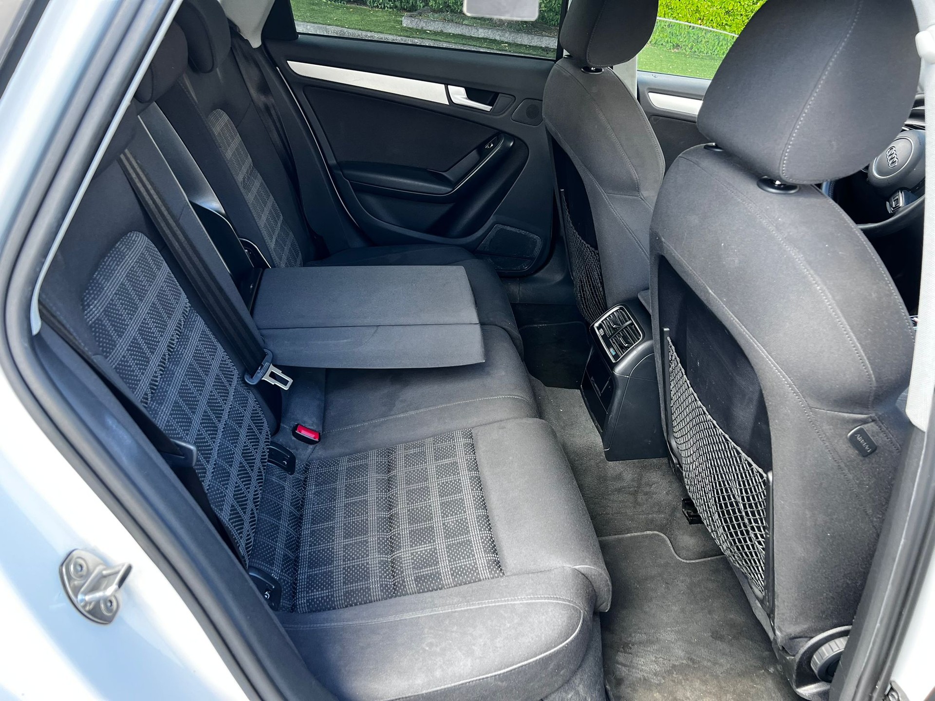 AUDI A4 Avant 2.0 TDI quattro-image-11