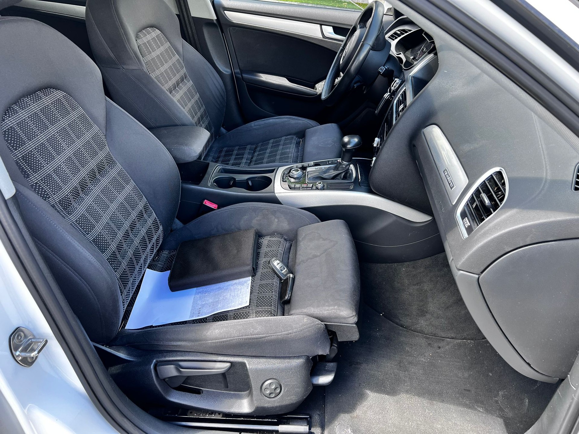 AUDI A4 Avant 2.0 TDI quattro-image-8