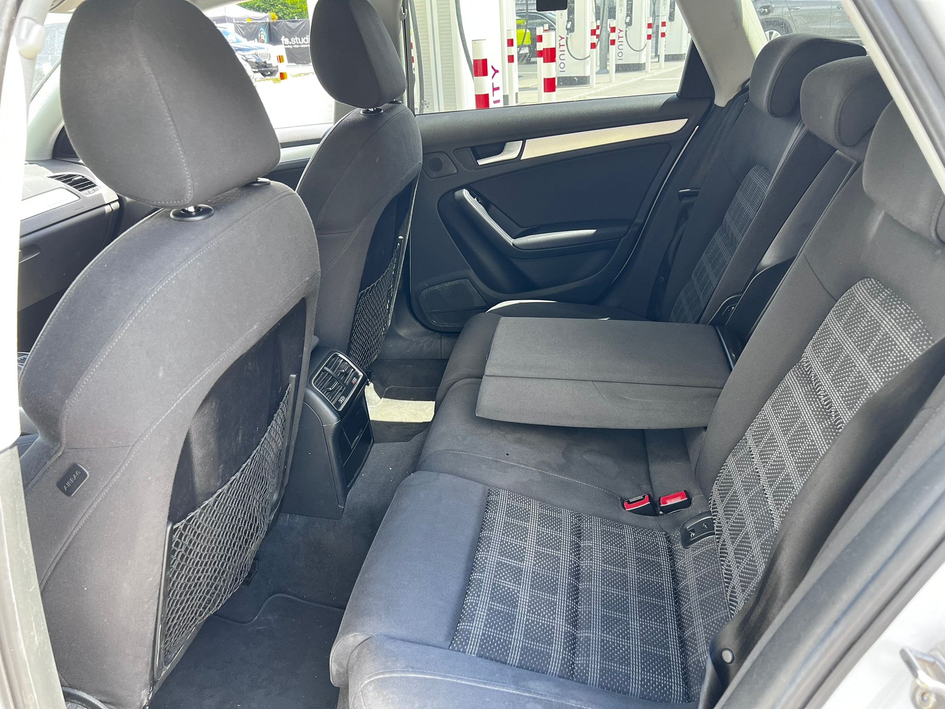 AUDI A4 Avant 2.0 TDI quattro-image-10