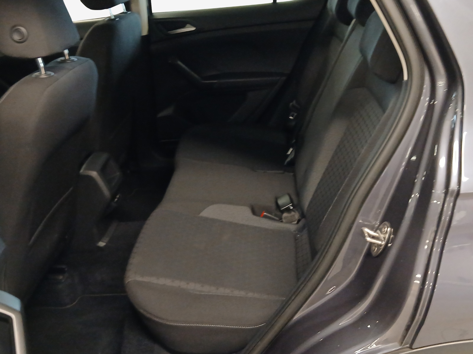 VW T-Cross 1.0 TSI Life-image-11