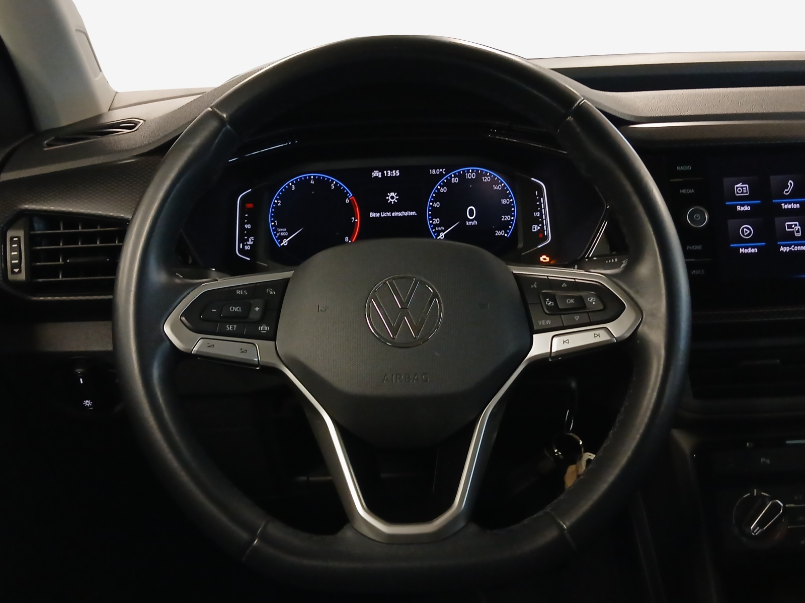 VW T-Cross 1.0 TSI Life-image-9