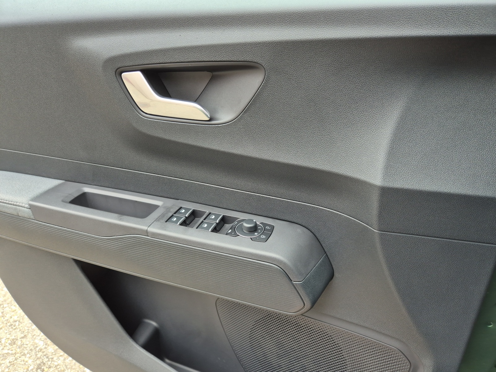 FORD Tourneo Courier 1.0 EcoBoost Titanium-image-8