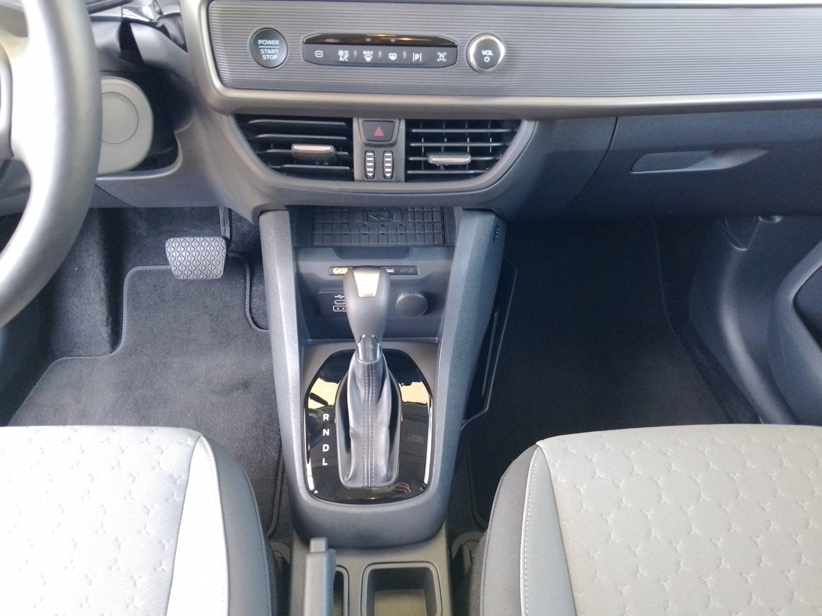FORD Tourneo Courier 1.0 EcoBoost Titanium-image-10