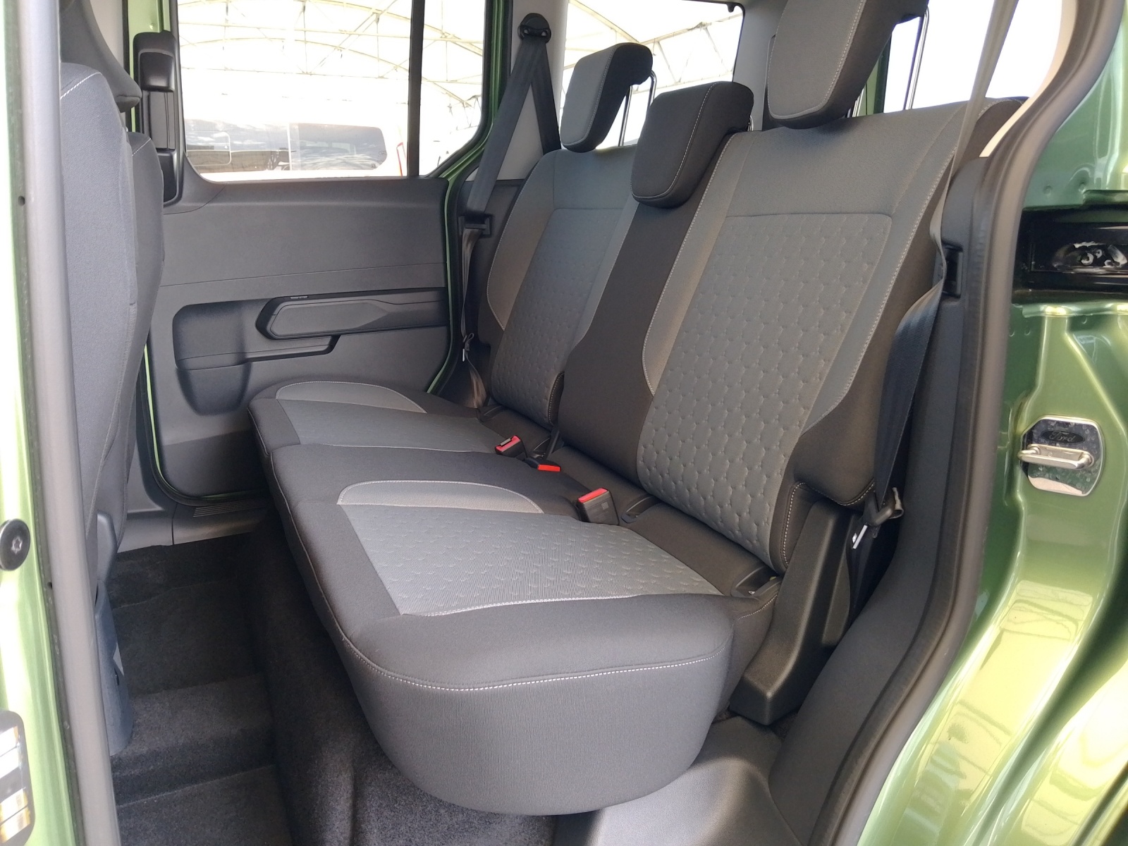 FORD Tourneo Courier 1.0 EcoBoost Titanium-image-12