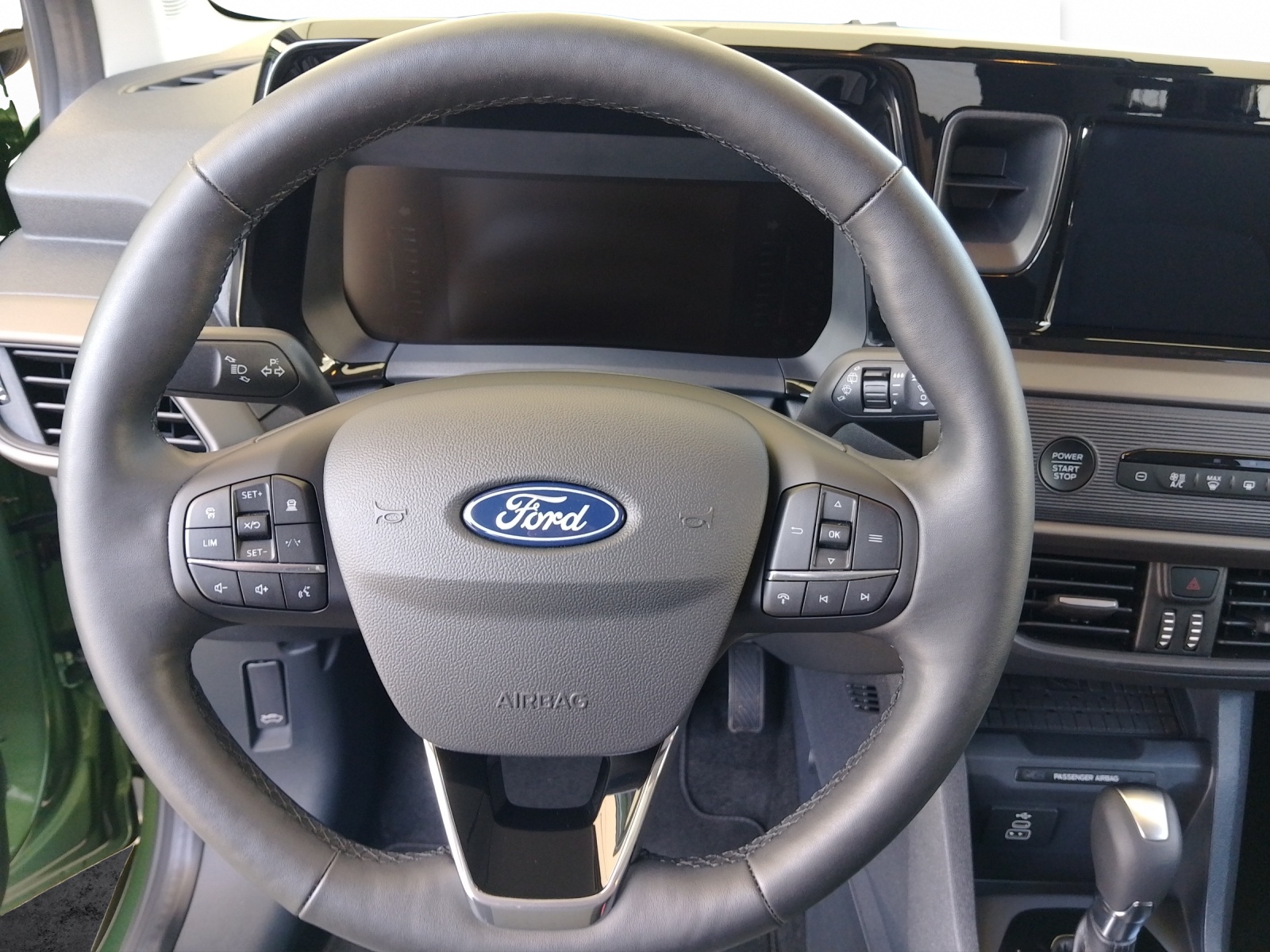 FORD Tourneo Courier 1.0 EcoBoost Titanium-image-8