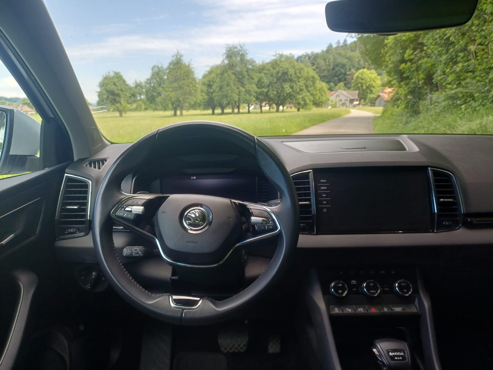SKODA Karoq 2.0 TDI CR Style 4x4 DSG-image-4