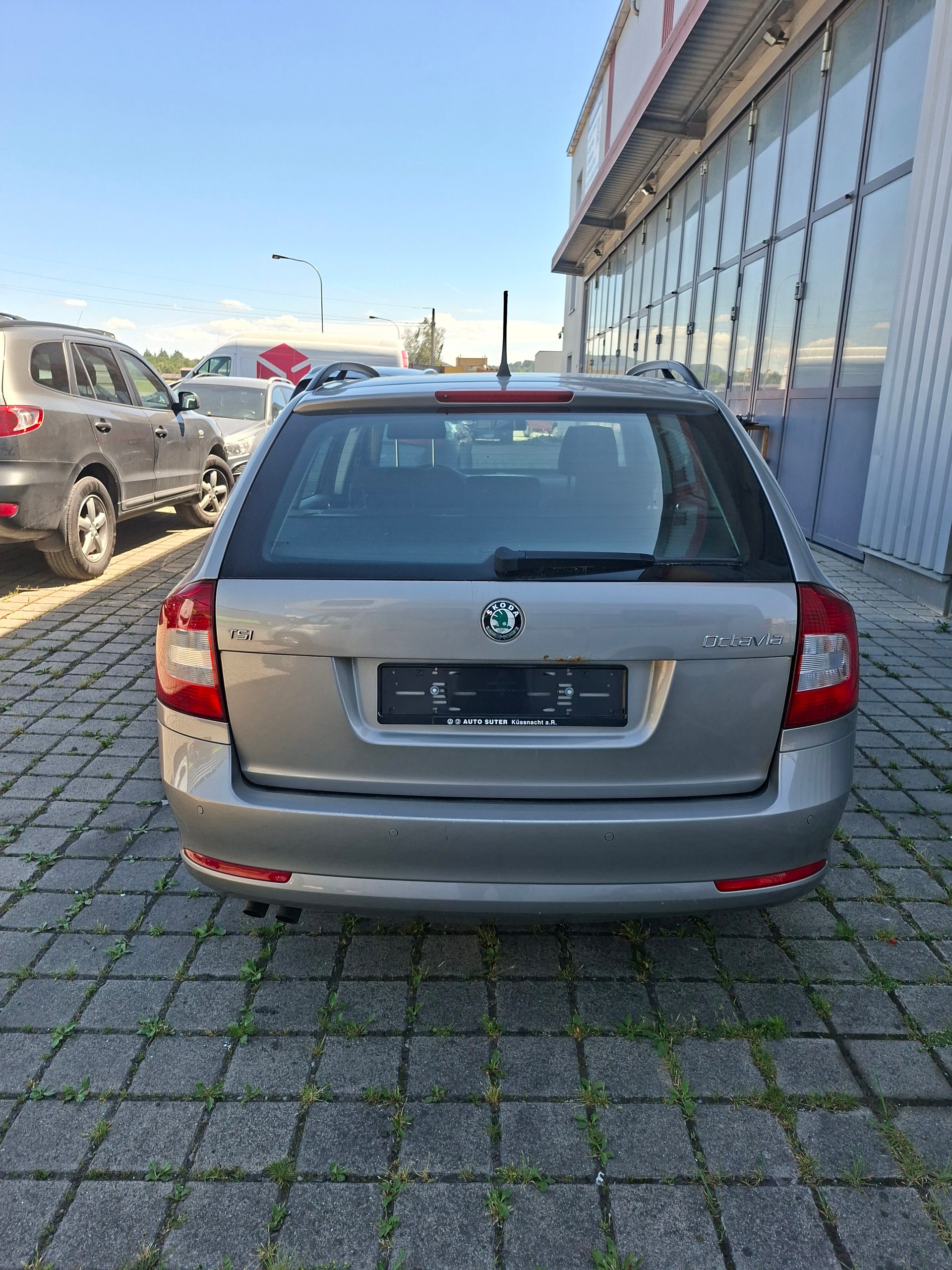 SKODA Octavia Combi 1.4 TSI Ambiente-image-2