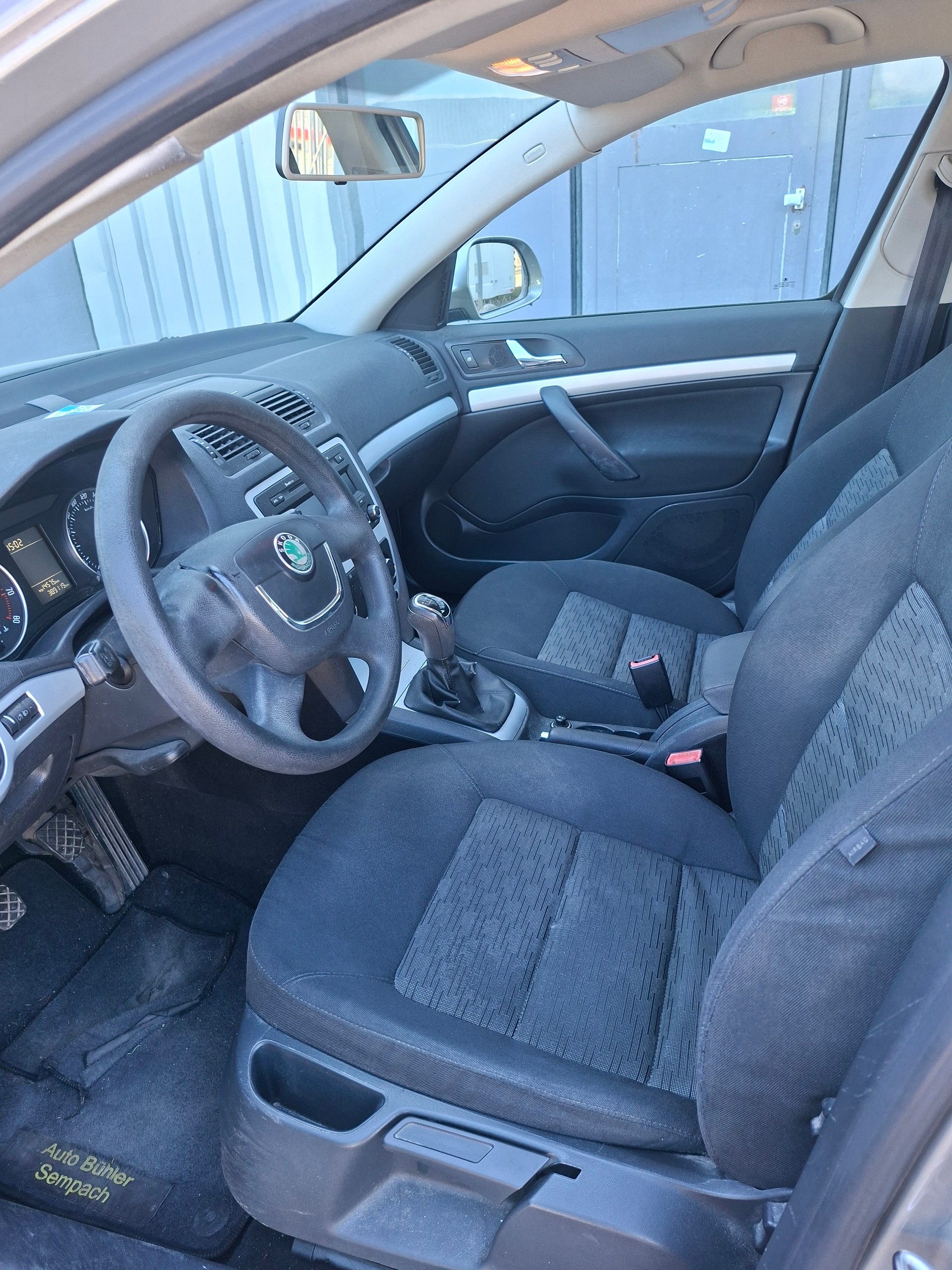 SKODA Octavia Combi 1.4 TSI Ambiente-image-7