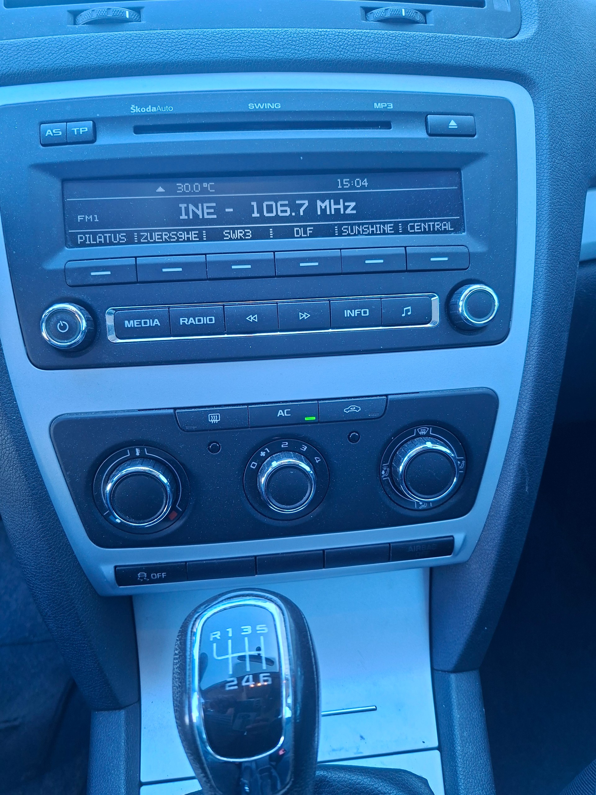 SKODA Octavia Combi 1.4 TSI Ambiente-image-10