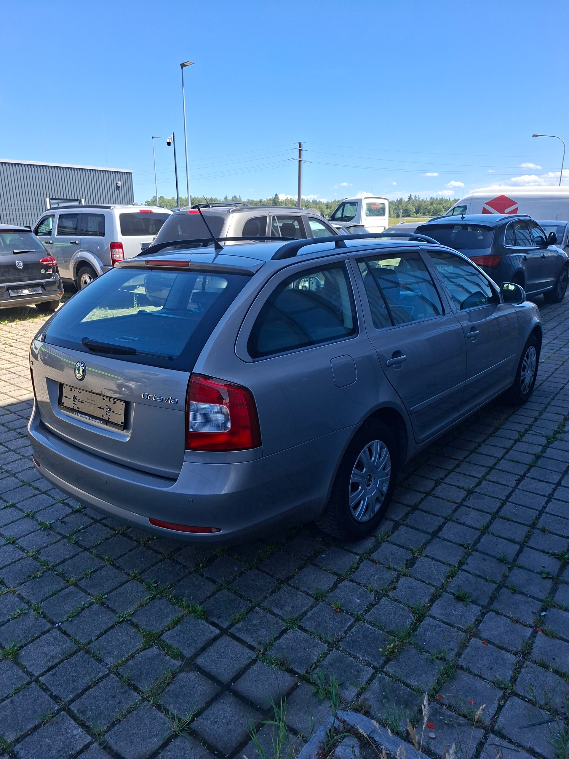 SKODA Octavia Combi 1.4 TSI Ambiente-image-3