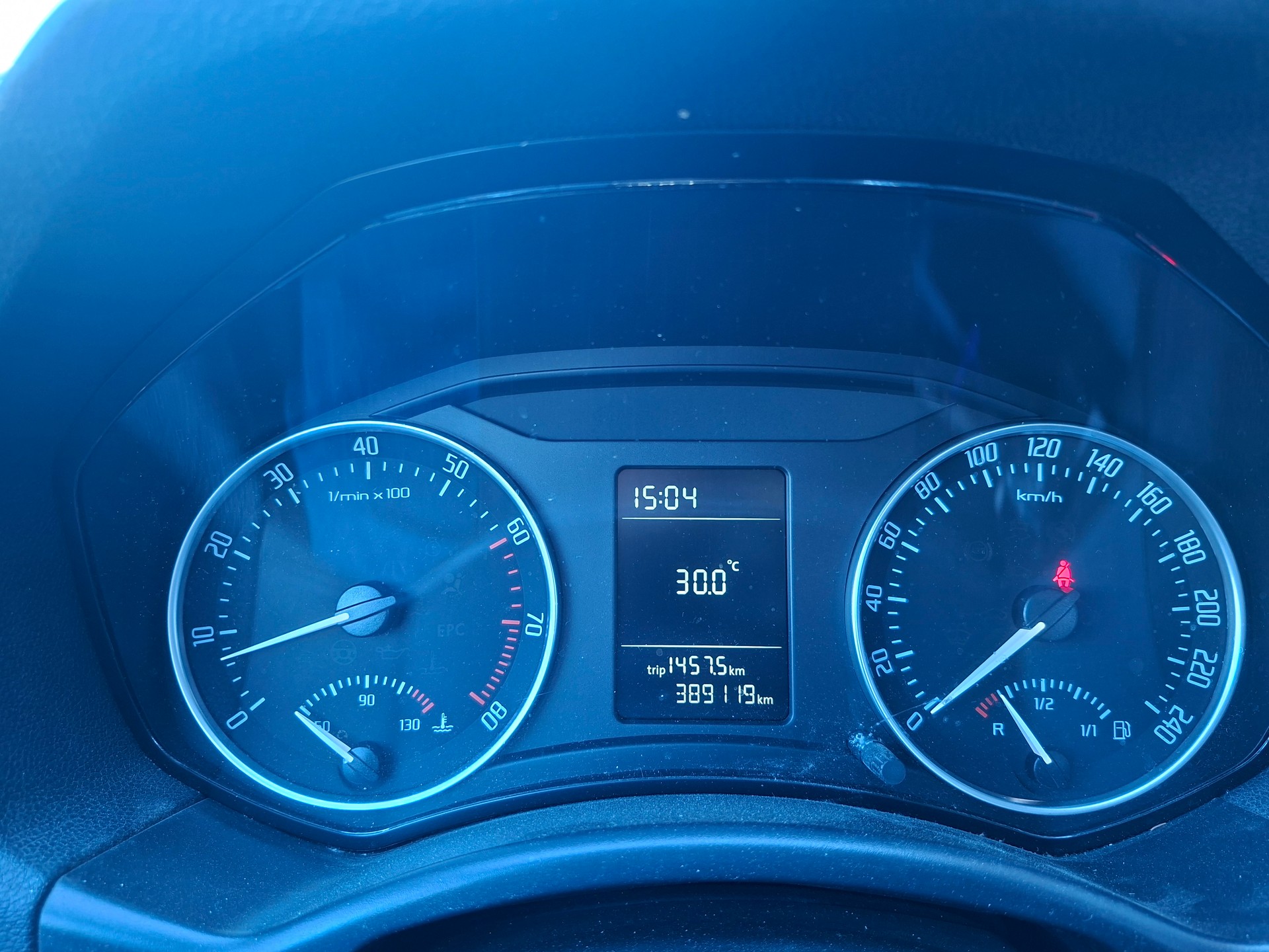 SKODA Octavia Combi 1.4 TSI Ambiente-image-11