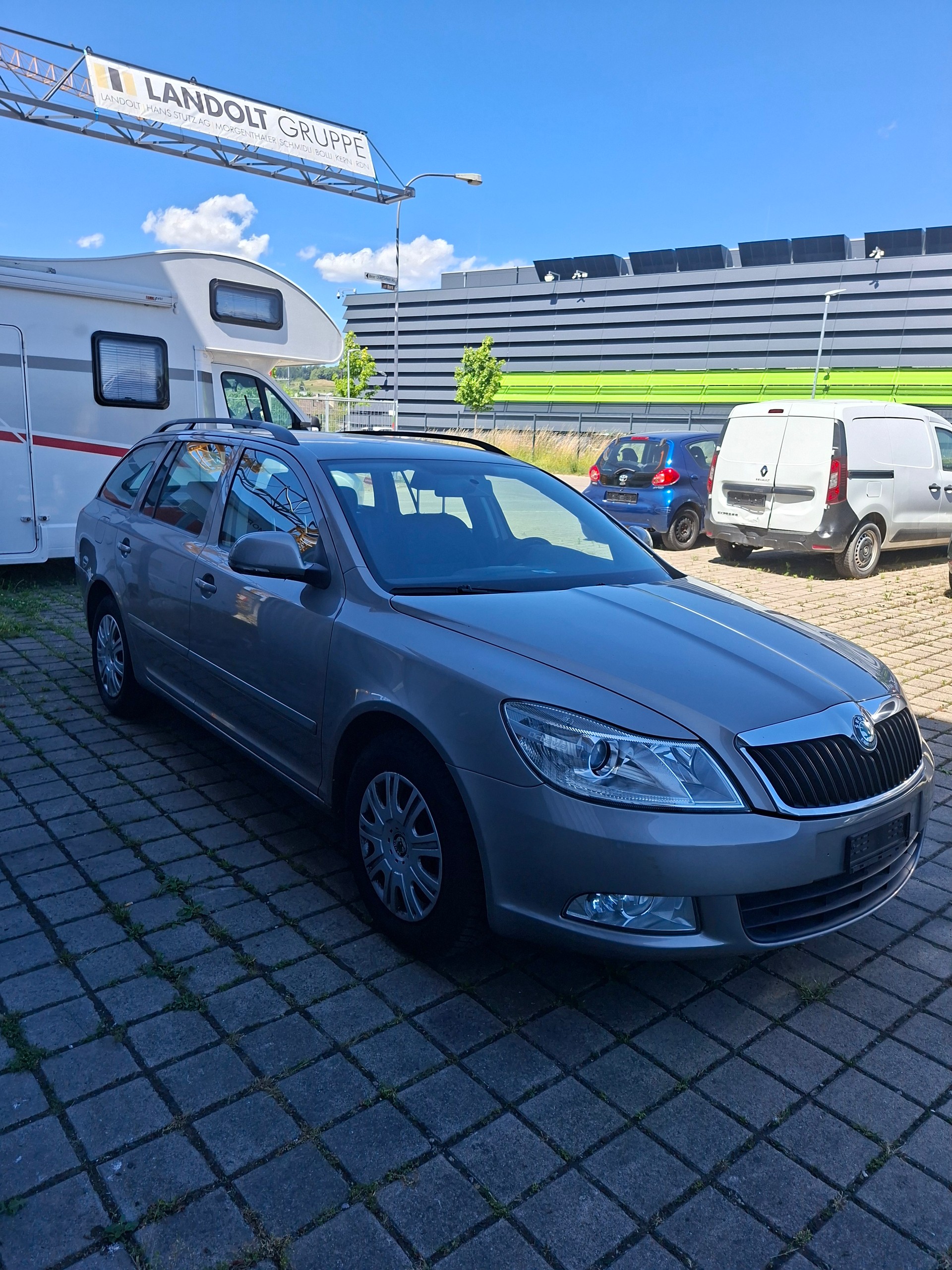 SKODA Octavia Combi 1.4 TSI Ambiente-image-4