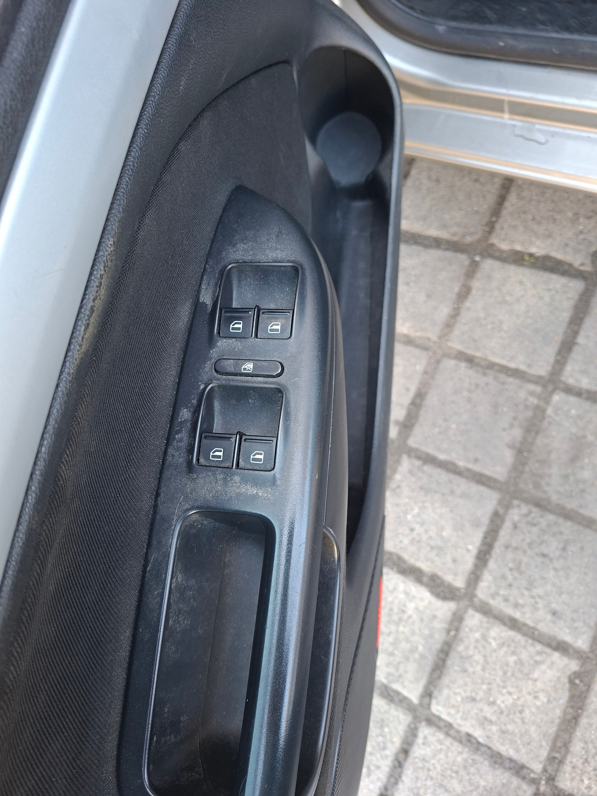 SKODA Octavia Combi 1.4 TSI Ambiente-image-8