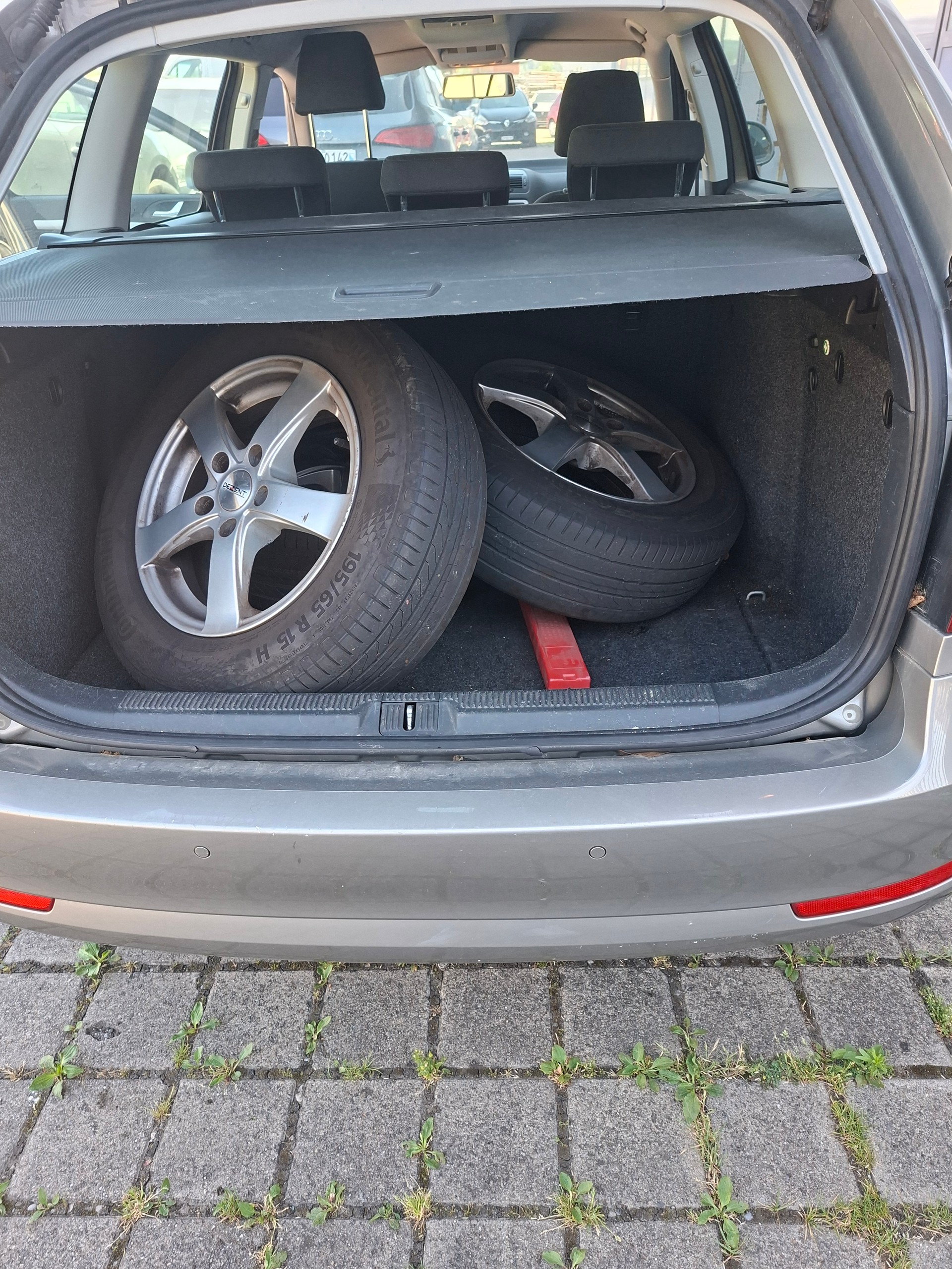 SKODA Octavia Combi 1.4 TSI Ambiente-image-9