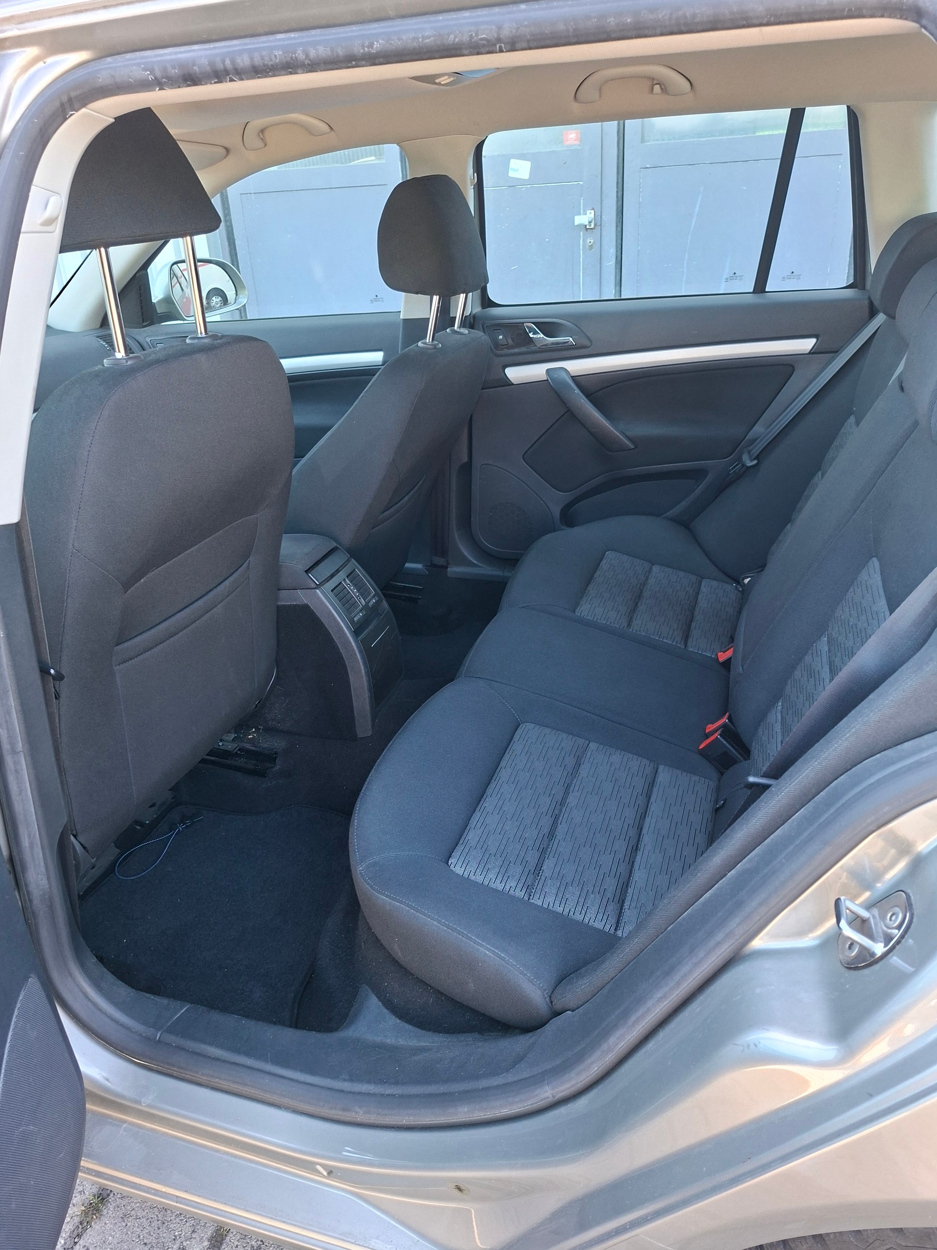 SKODA Octavia Combi 1.4 TSI Ambiente-image-6