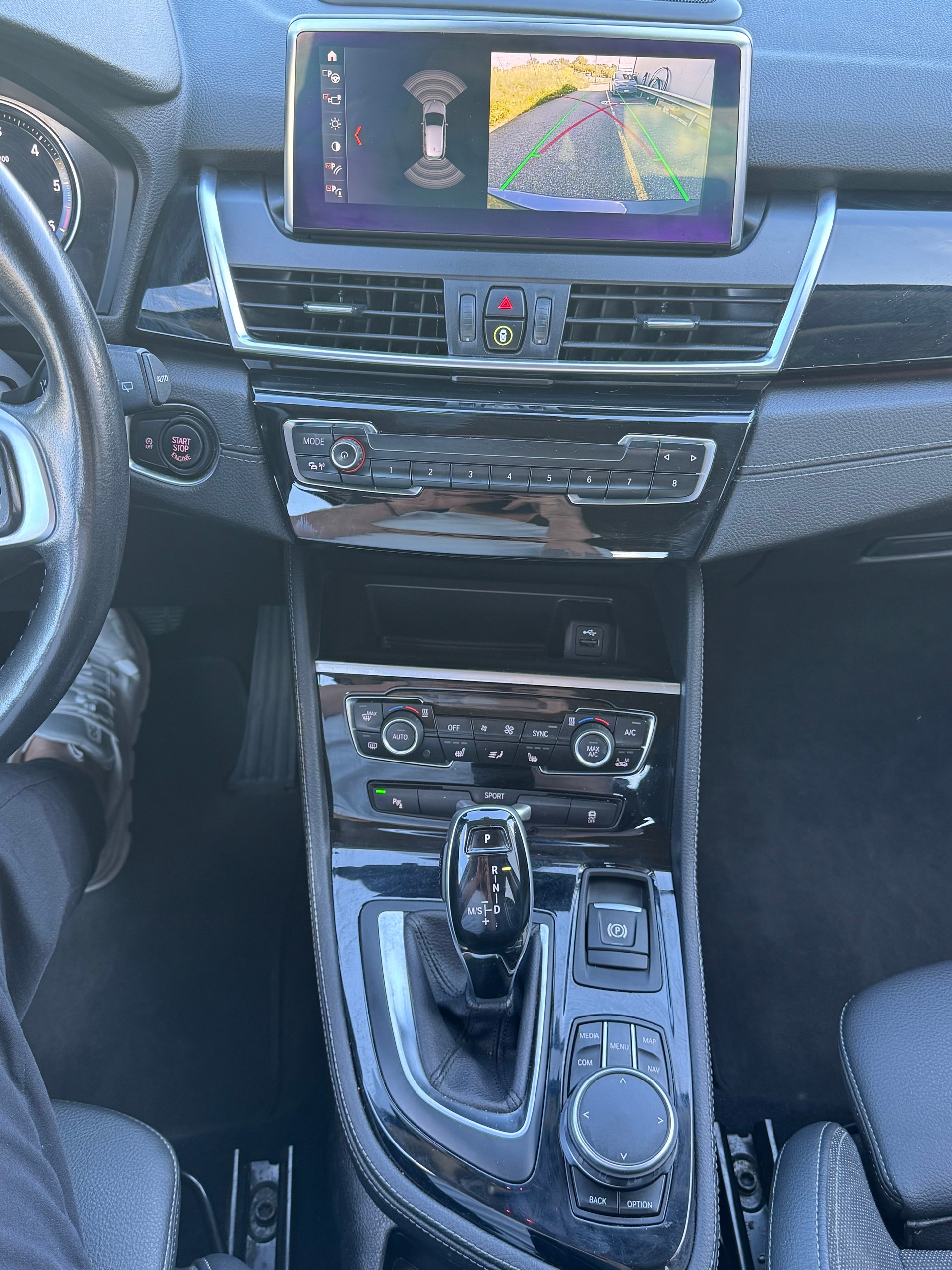 BMW 218d xDrive Active Tourer Steptronic Luxury Line-image-11