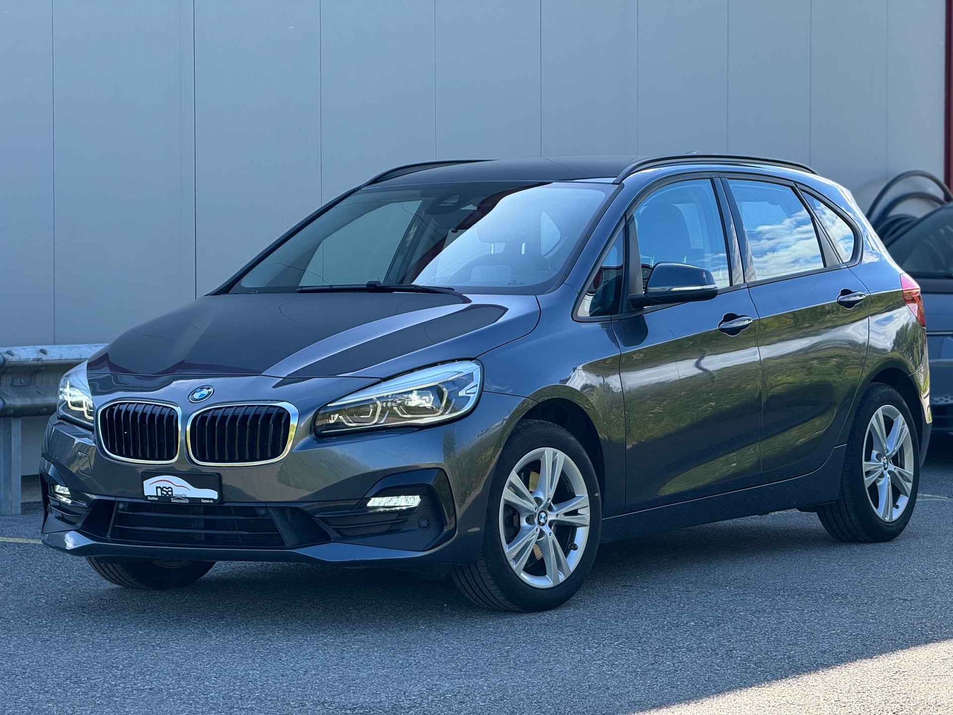 BMW 218d xDrive Active Tourer Steptronic Luxury Line-image-0