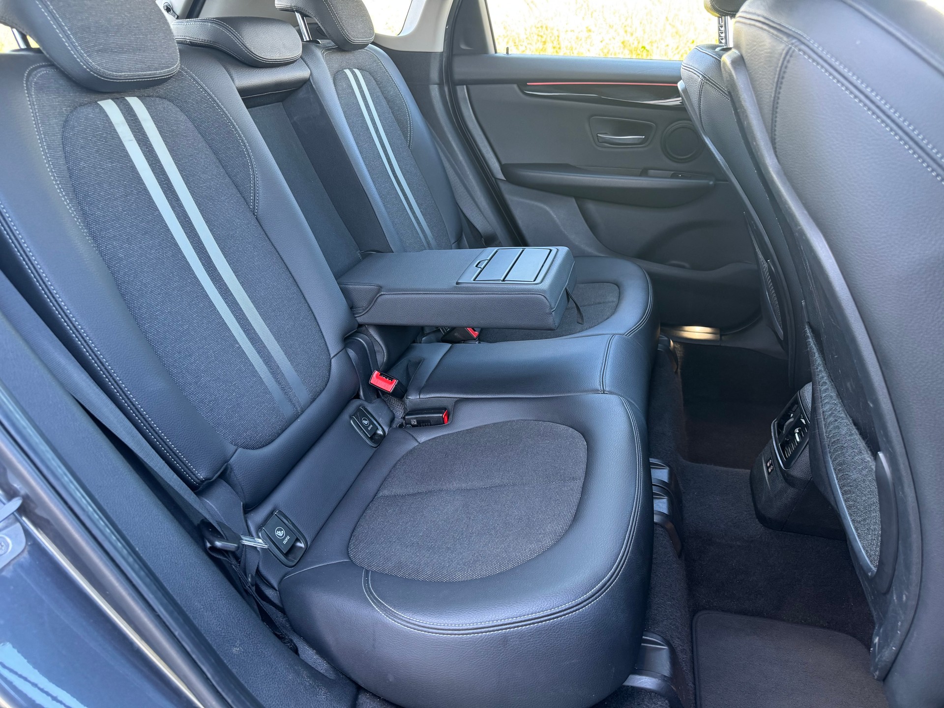 BMW 218d xDrive Active Tourer Steptronic Luxury Line-image-7