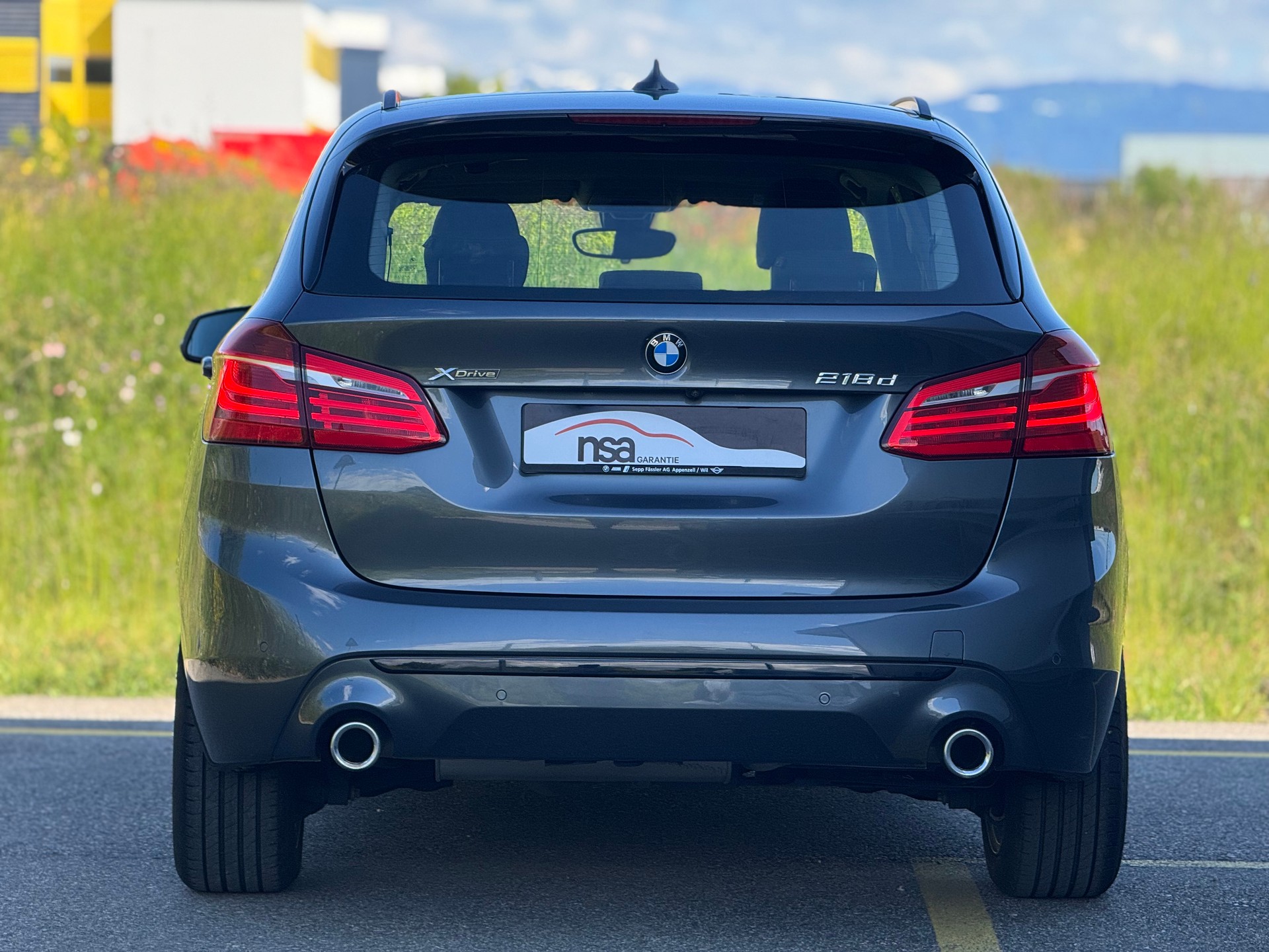 BMW 218d xDrive Active Tourer Steptronic Luxury Line-image-4