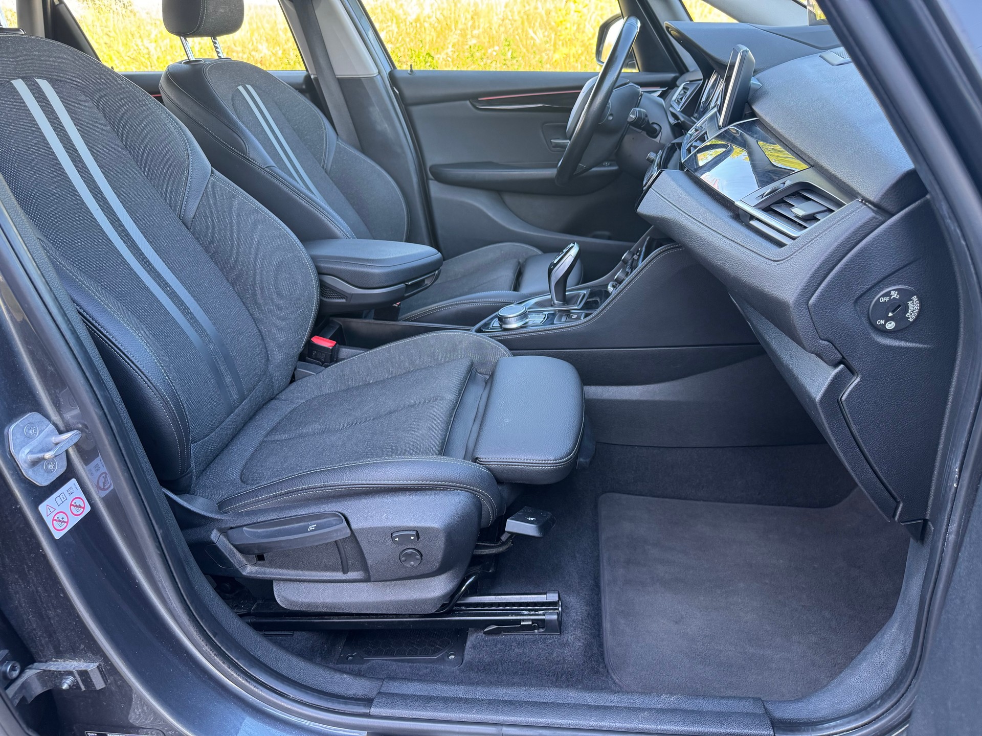 BMW 218d xDrive Active Tourer Steptronic Luxury Line-image-8