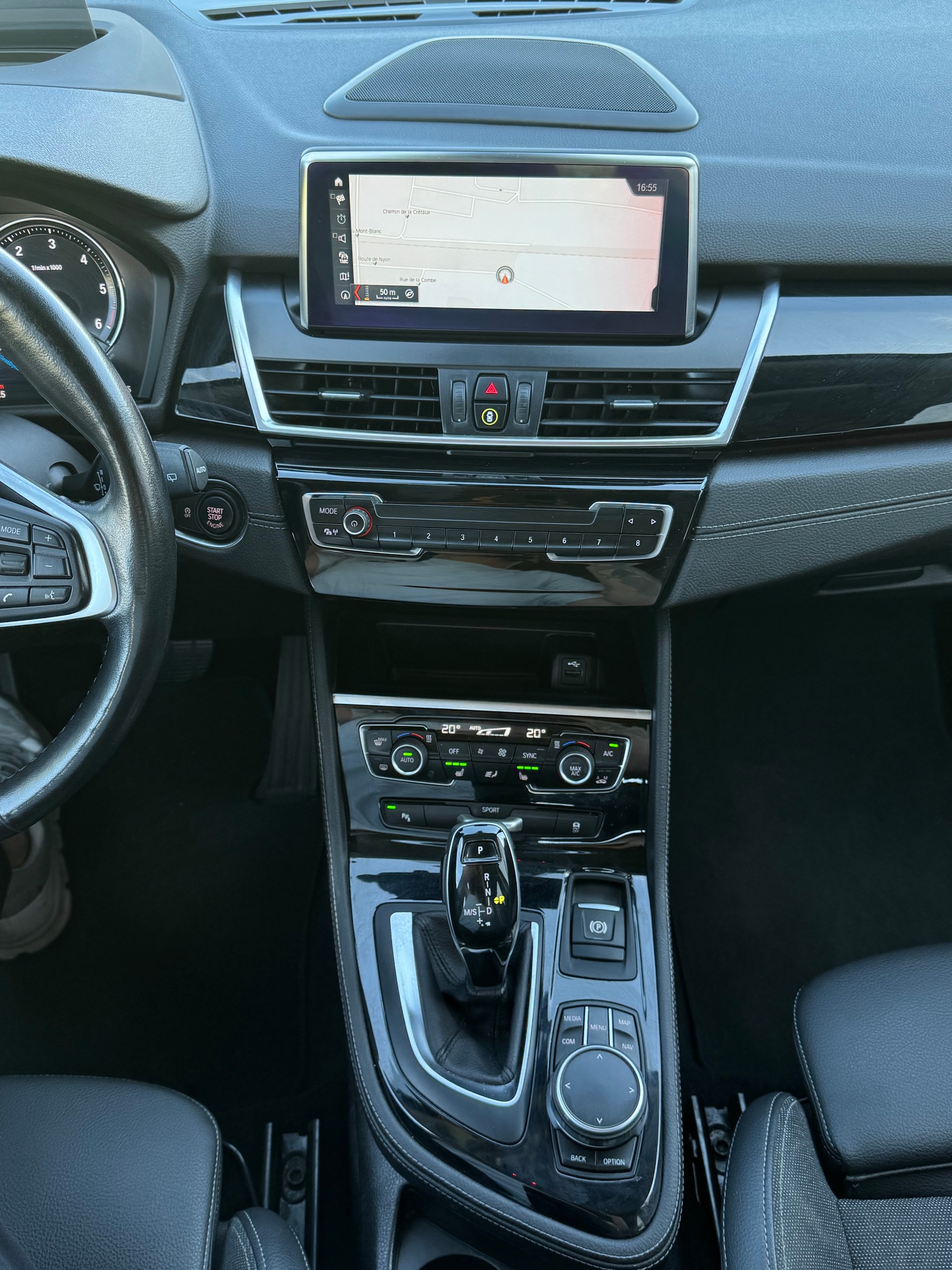 BMW 218d xDrive Active Tourer Steptronic Luxury Line-image-10