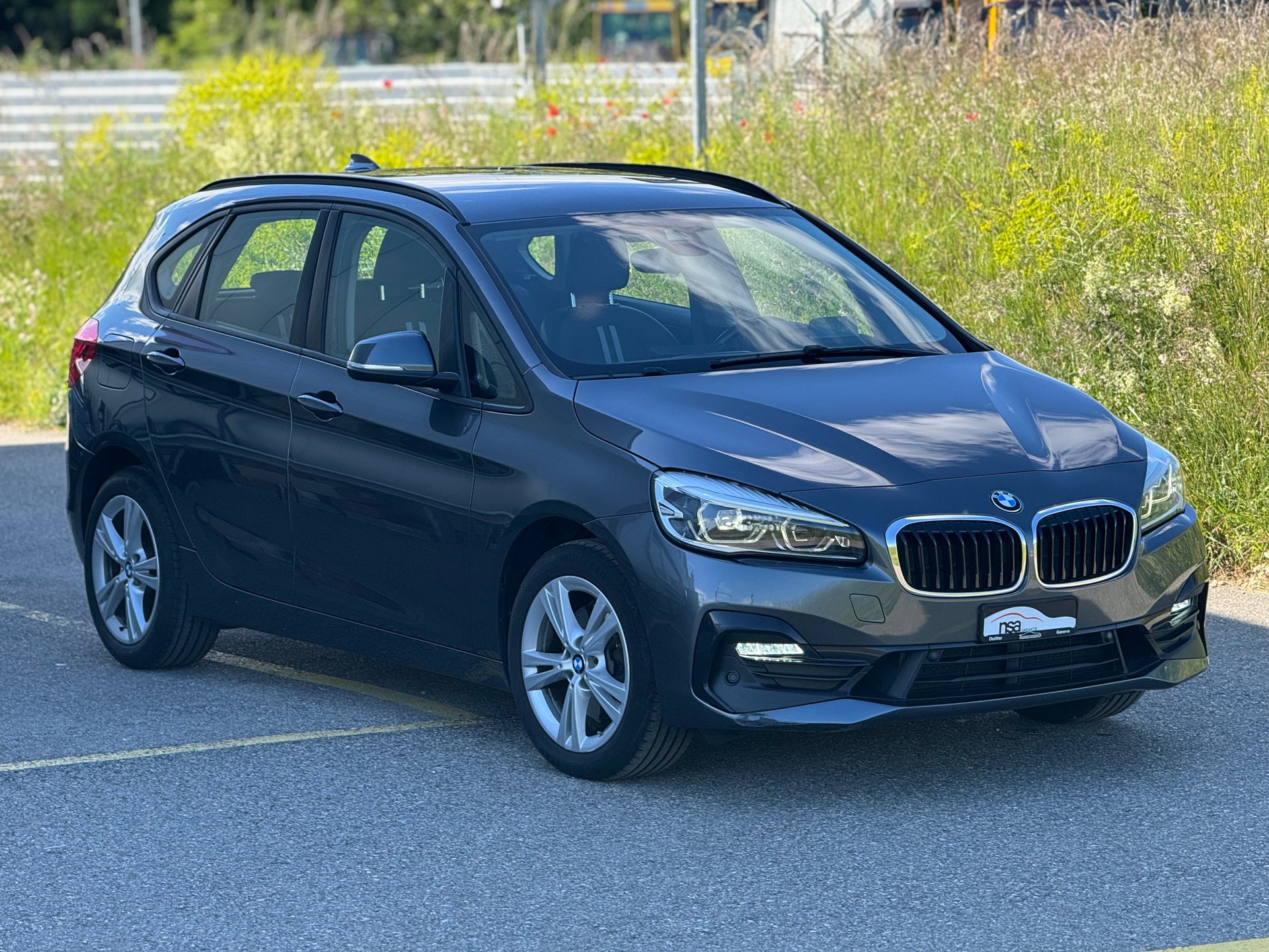 BMW 218d xDrive Active Tourer Steptronic Luxury Line-image-2