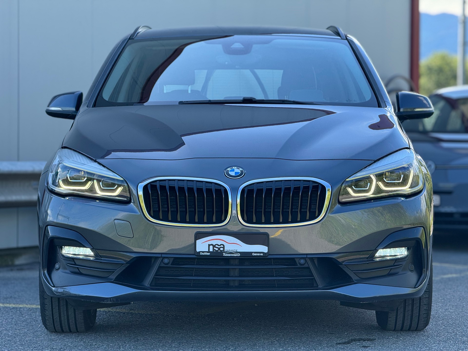 BMW 218d xDrive Active Tourer Steptronic Luxury Line-image-1