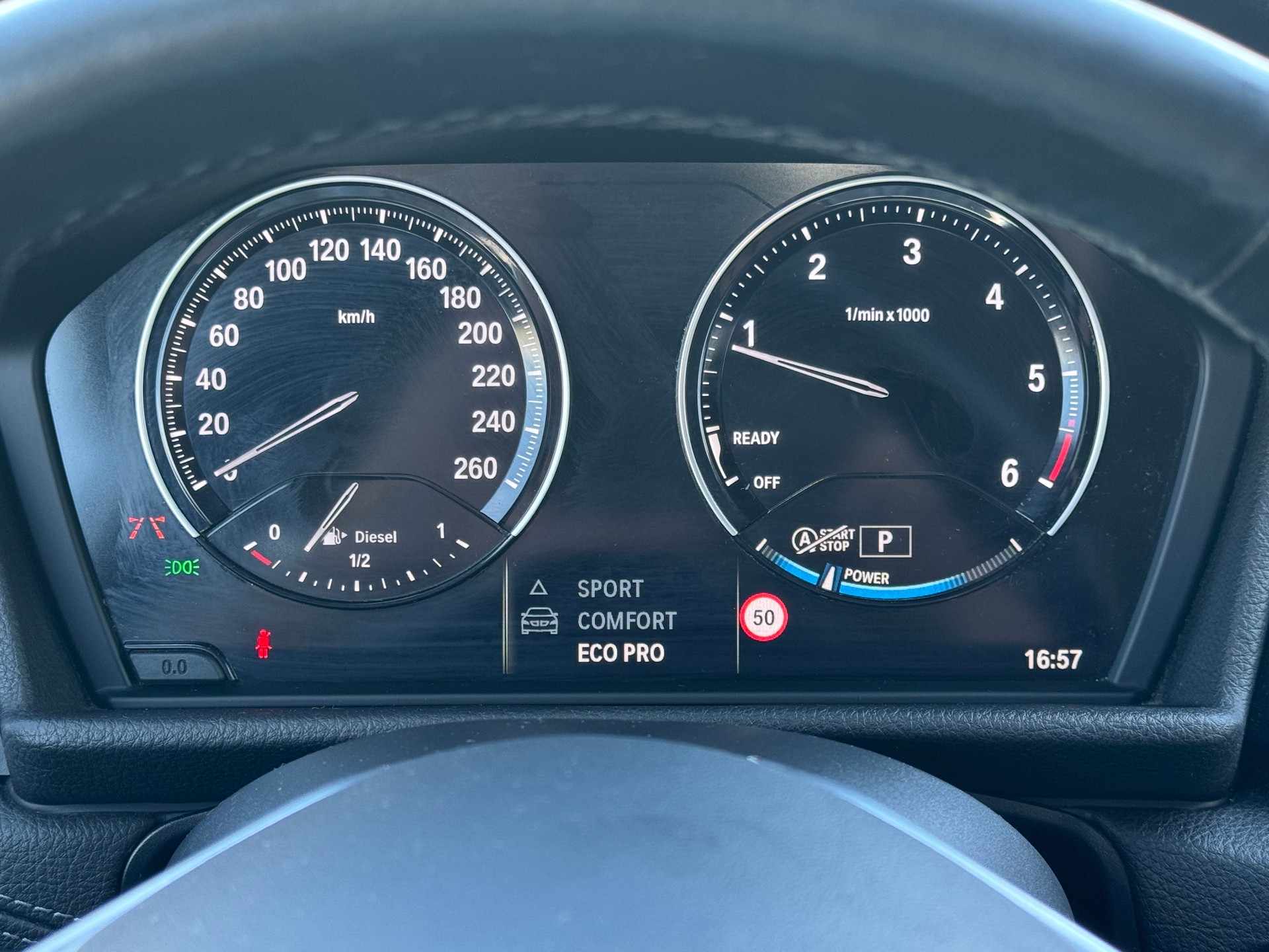 BMW 218d xDrive Active Tourer Steptronic Luxury Line-image-15