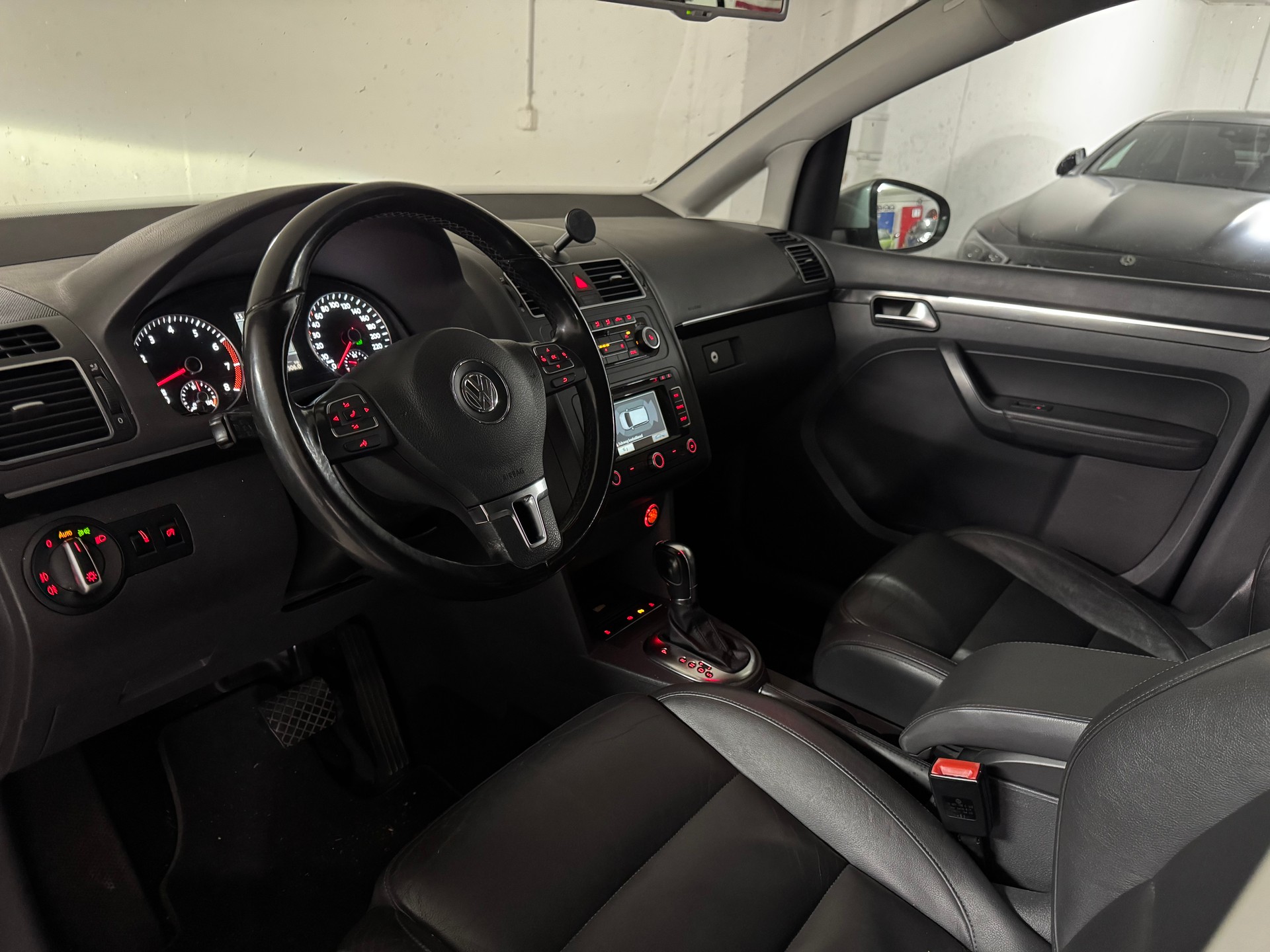 VW Touran 1.4 TSI Highline DSG 7-Platz-image-9