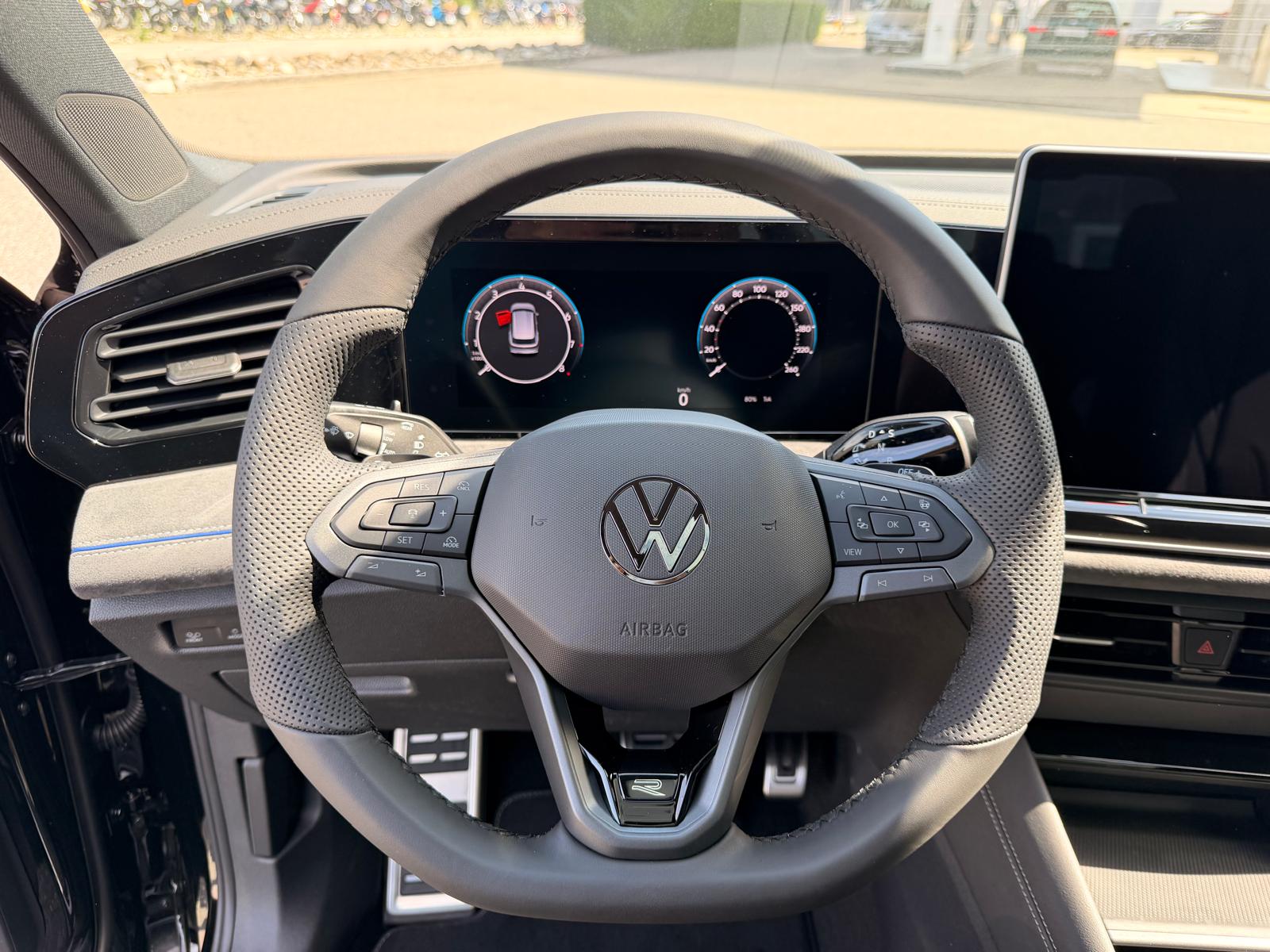 VW Tiguan 2.0 TSI DSG R-Line United 4Motion-image-16