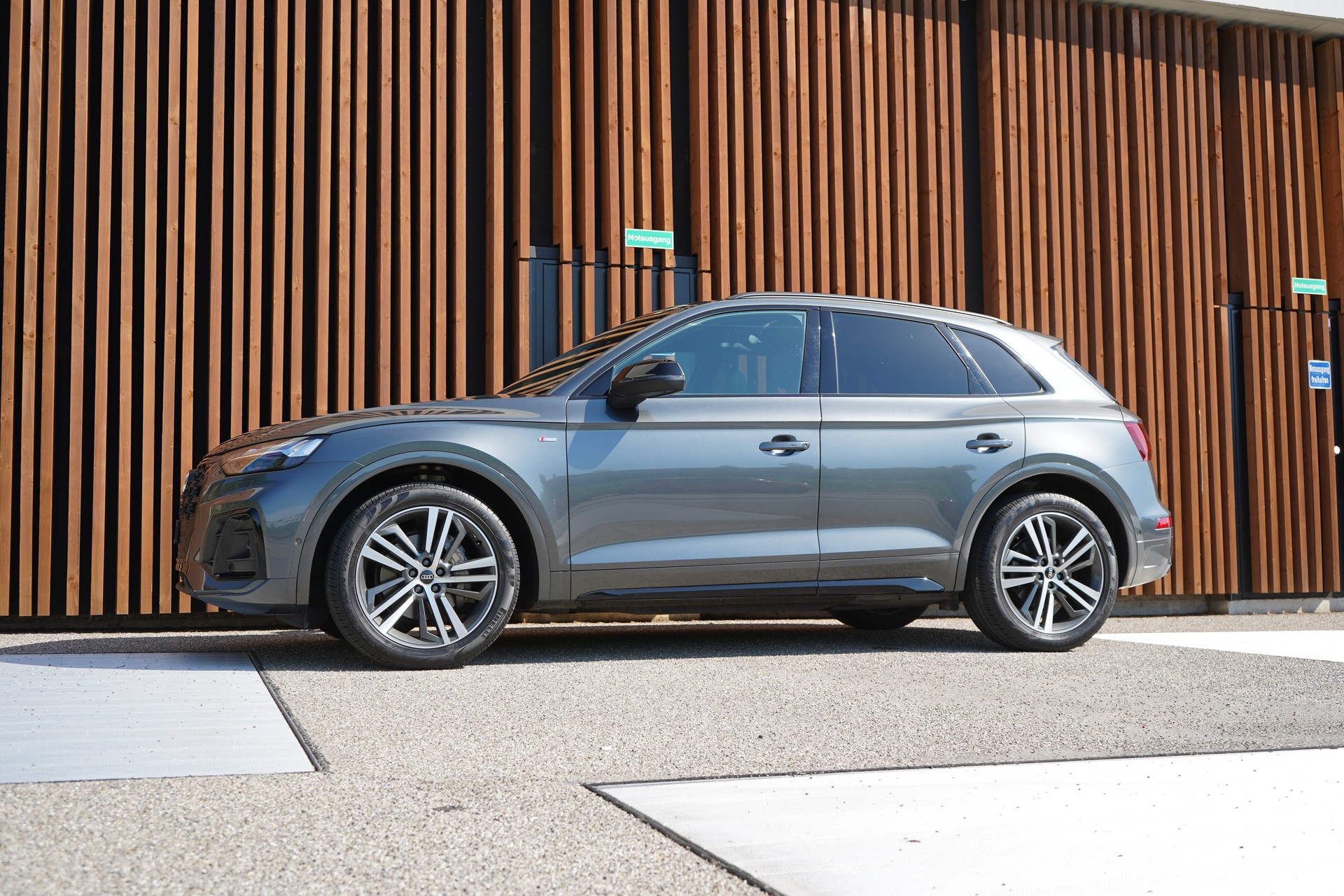 AUDI Q5 45 TFSI S LINE BLACK EDITION QUATTRO S-TRONIC l 265 PS-image-10