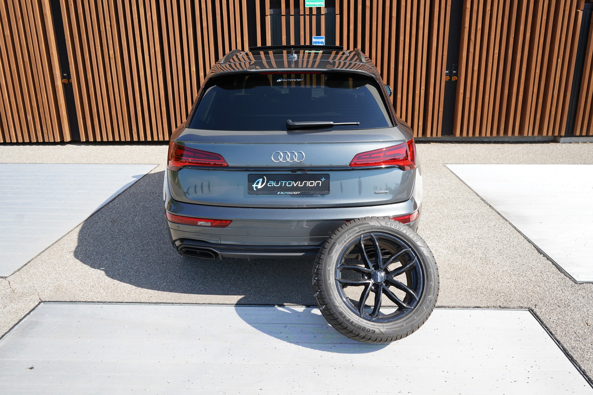AUDI Q5 45 TFSI S LINE BLACK EDITION QUATTRO S-TRONIC l 265 PS-image-18