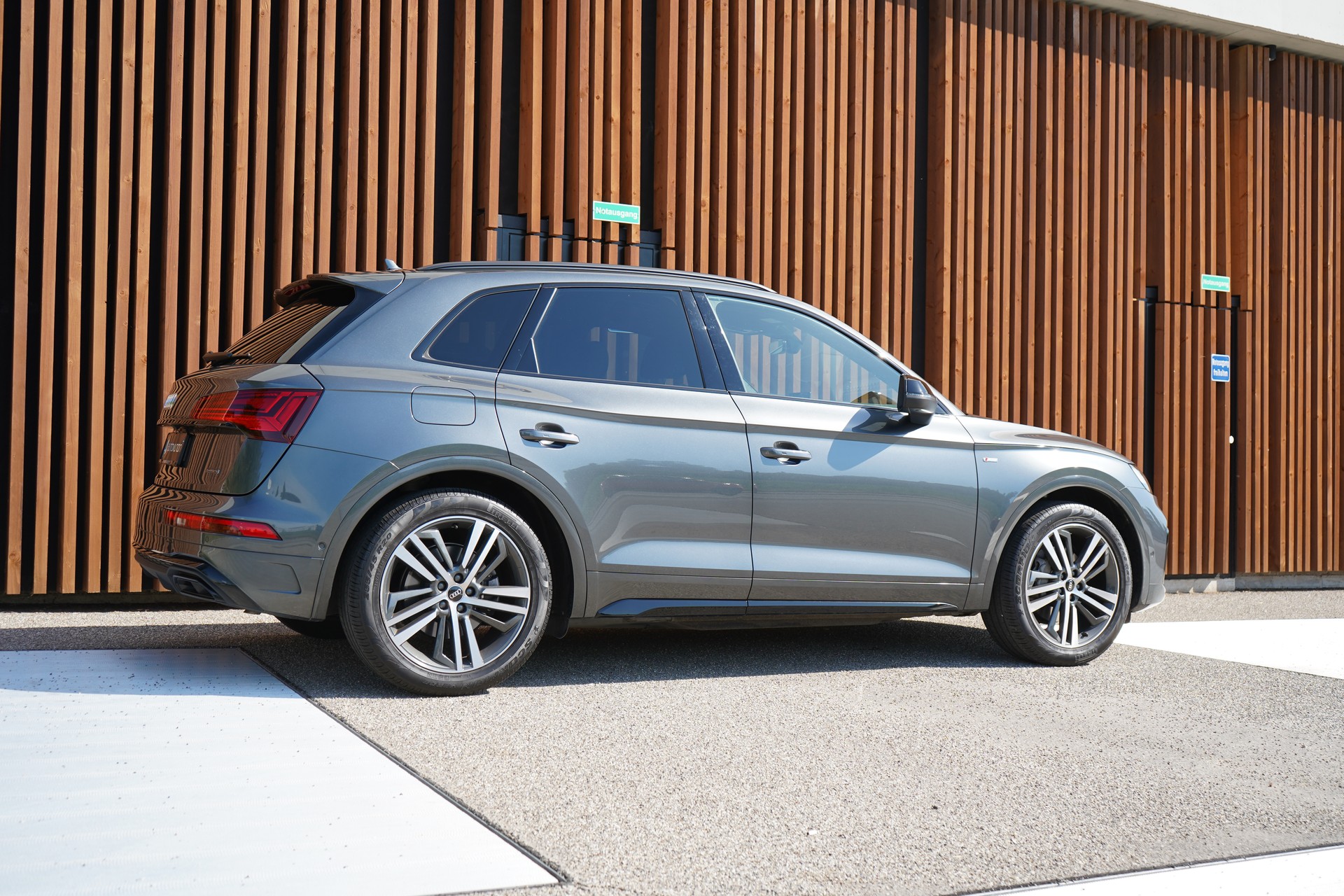 AUDI Q5 45 TFSI S LINE BLACK EDITION QUATTRO S-TRONIC l 265 PS-image-6