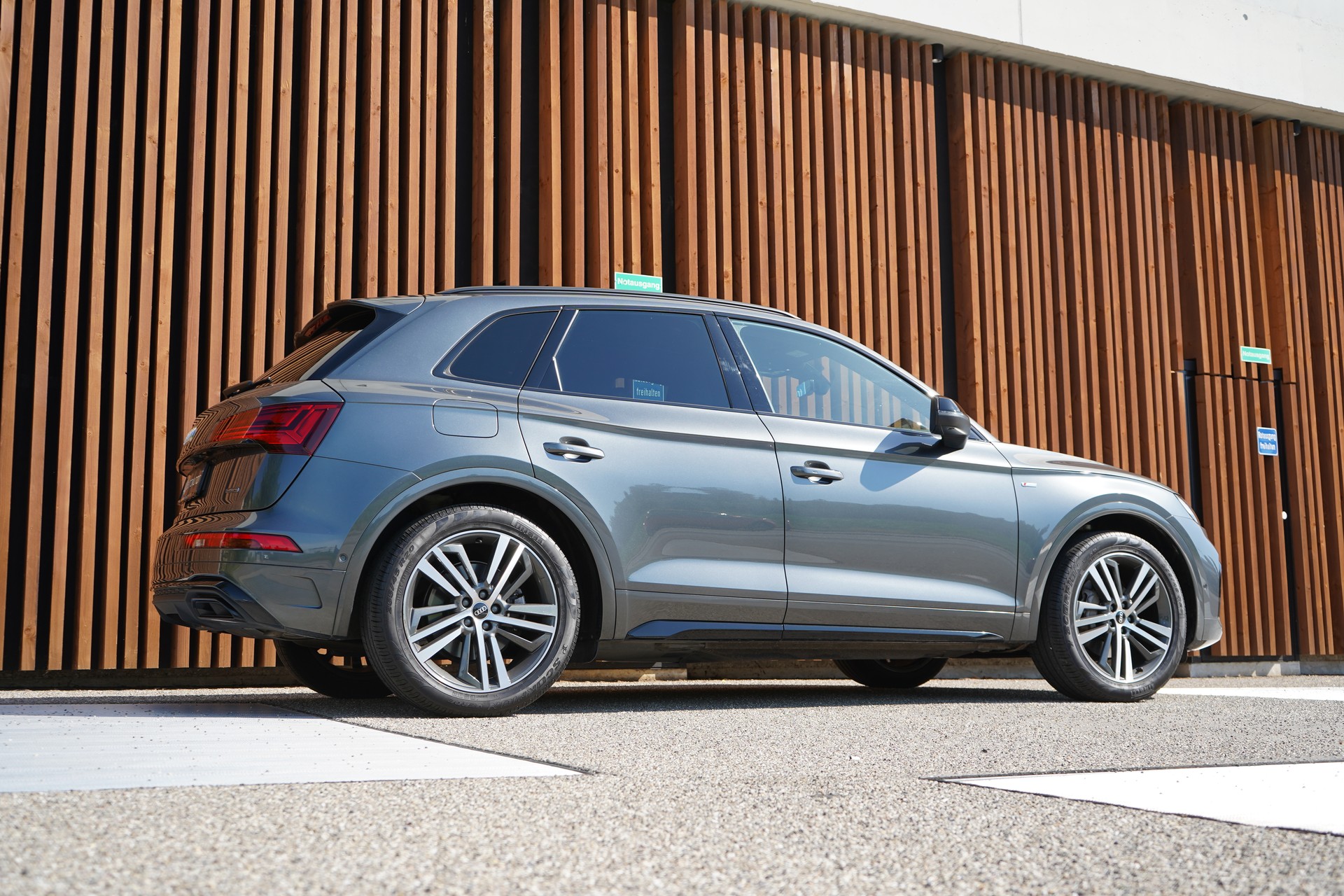 AUDI Q5 45 TFSI S LINE BLACK EDITION QUATTRO S-TRONIC l 265 PS-image-8