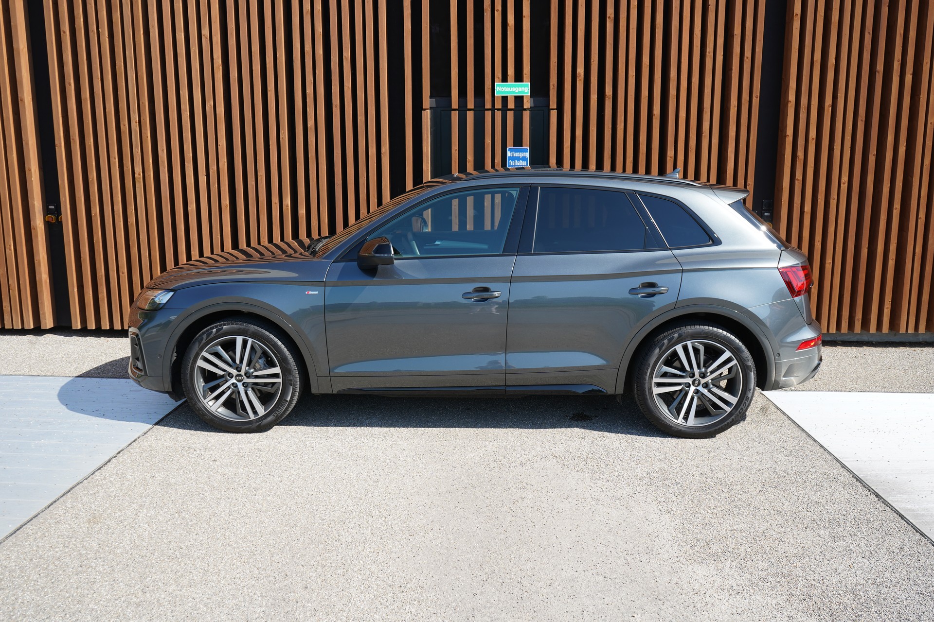 AUDI Q5 45 TFSI S LINE BLACK EDITION QUATTRO S-TRONIC l 265 PS-image-5