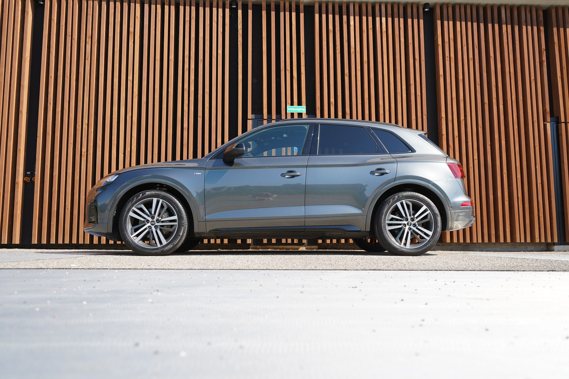 AUDI Q5 45 TFSI S LINE BLACK EDITION QUATTRO S-TRONIC l 265 PS-image-3