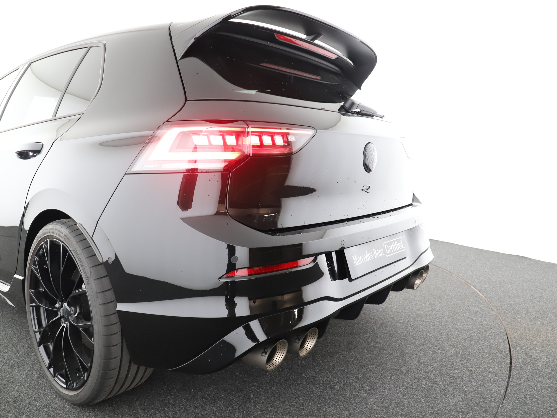 VW Golf 2.0TSI R Black Ed SCARICO AKRAPOVIC-image-8