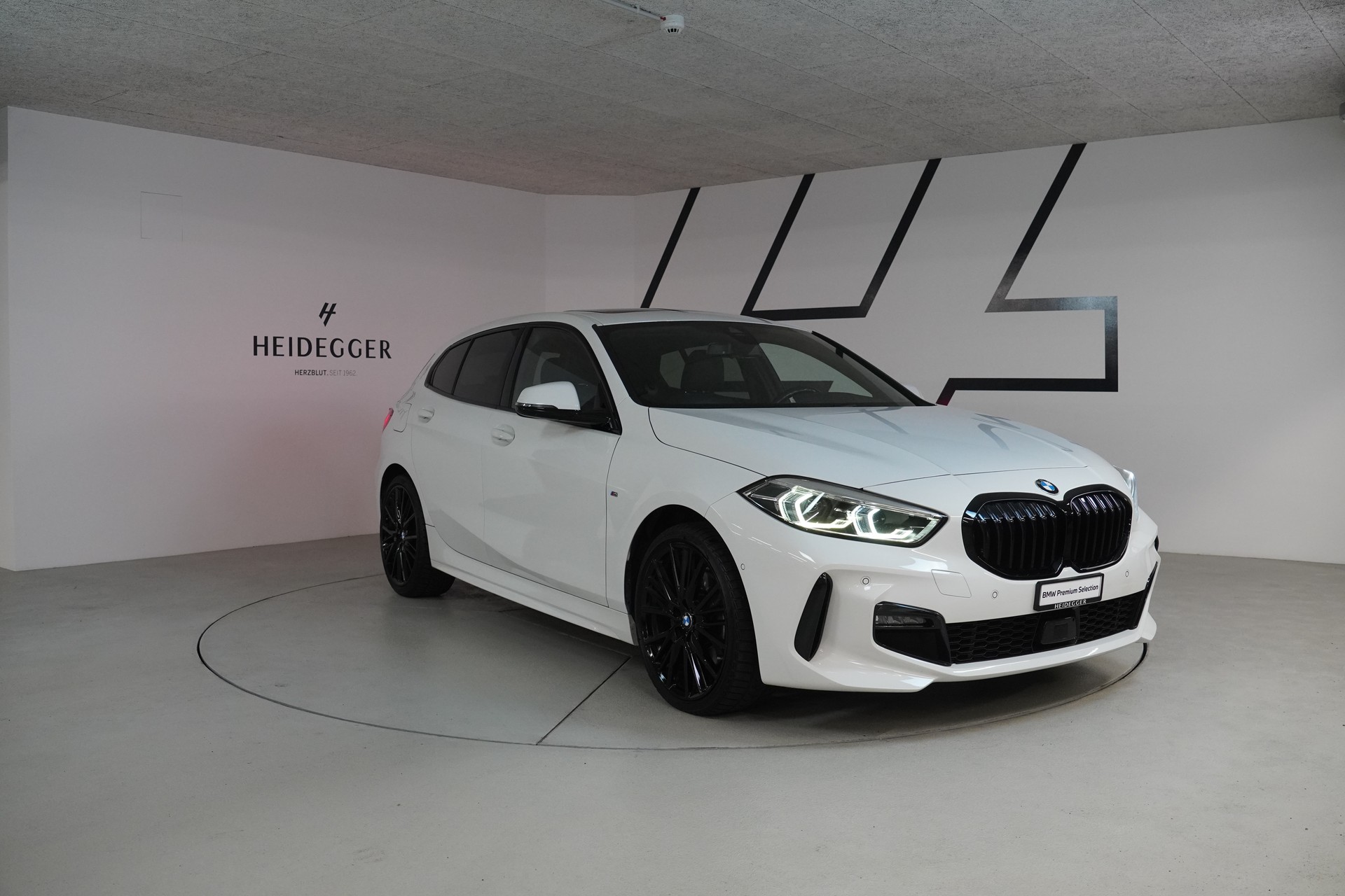 BMW 120d xDrive Steptronic M Sport-image-2