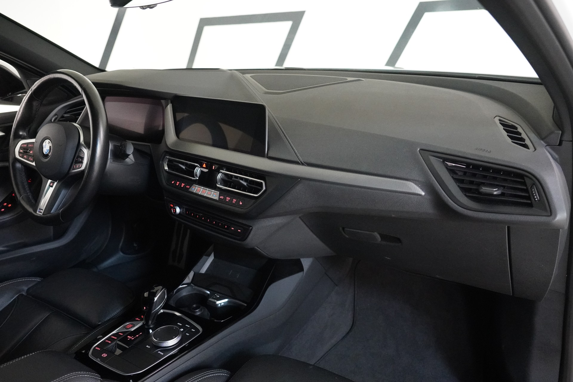 BMW 120d xDrive Steptronic M Sport-image-16