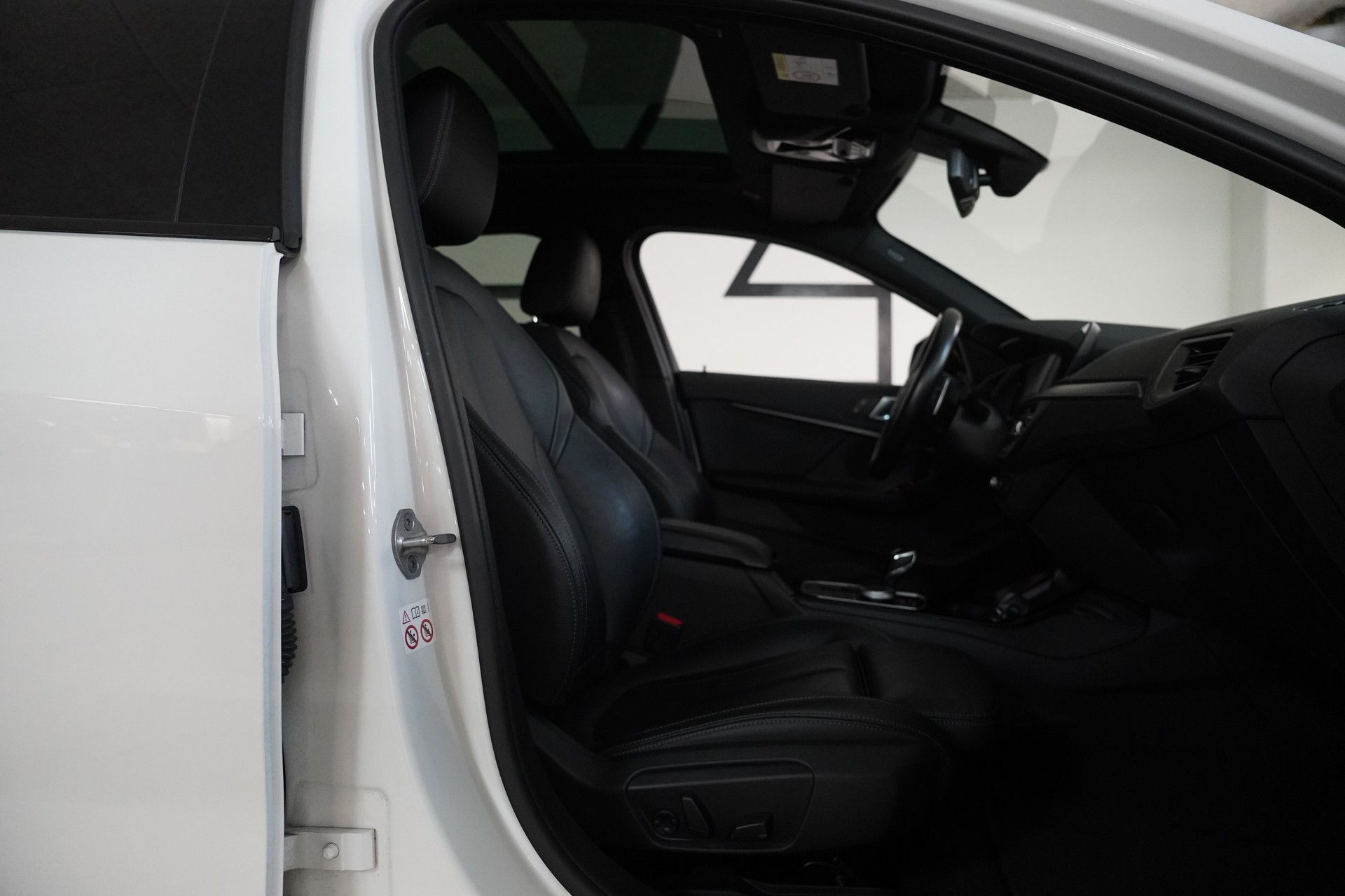 BMW 120d xDrive Steptronic M Sport-image-13